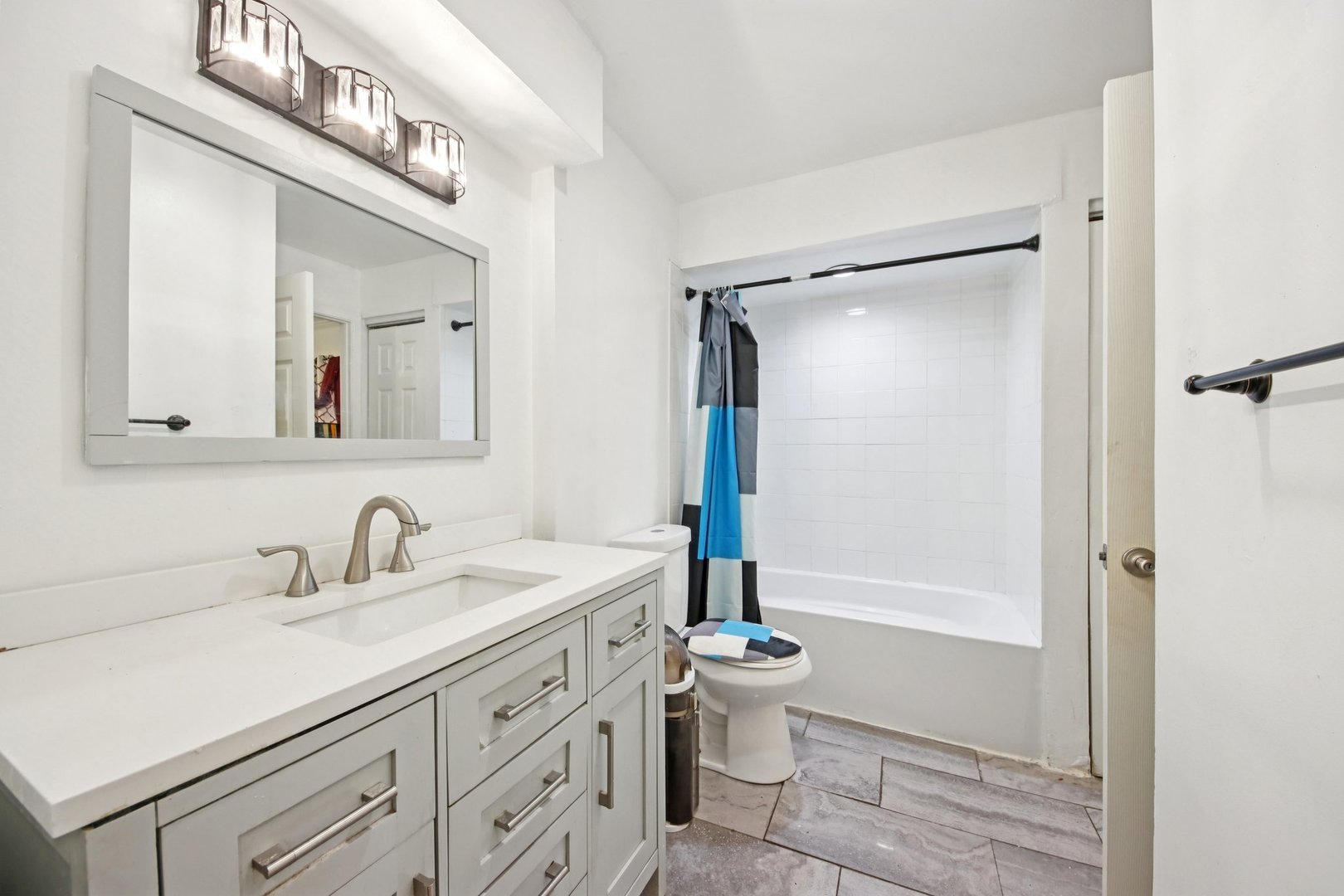 1861 HOLLYWOOD Avenue