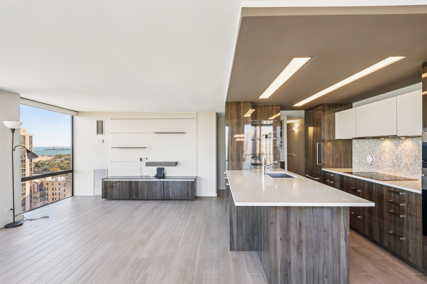 345 W Fullerton Parkway Unit: 2801