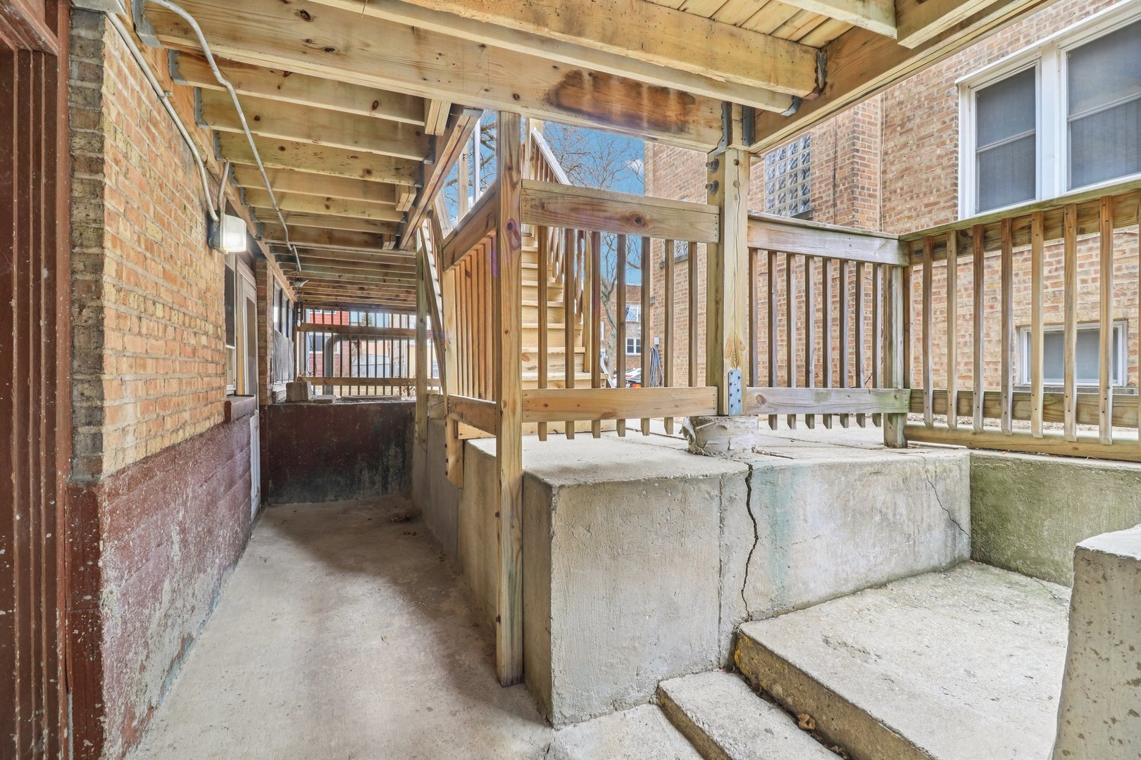 5325 N Francisco Avenue Unit: G