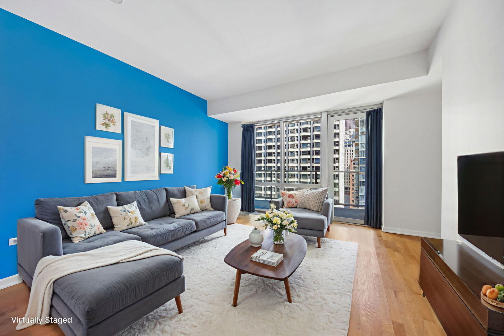 160 E ILLINOIS Street Unit: 1704