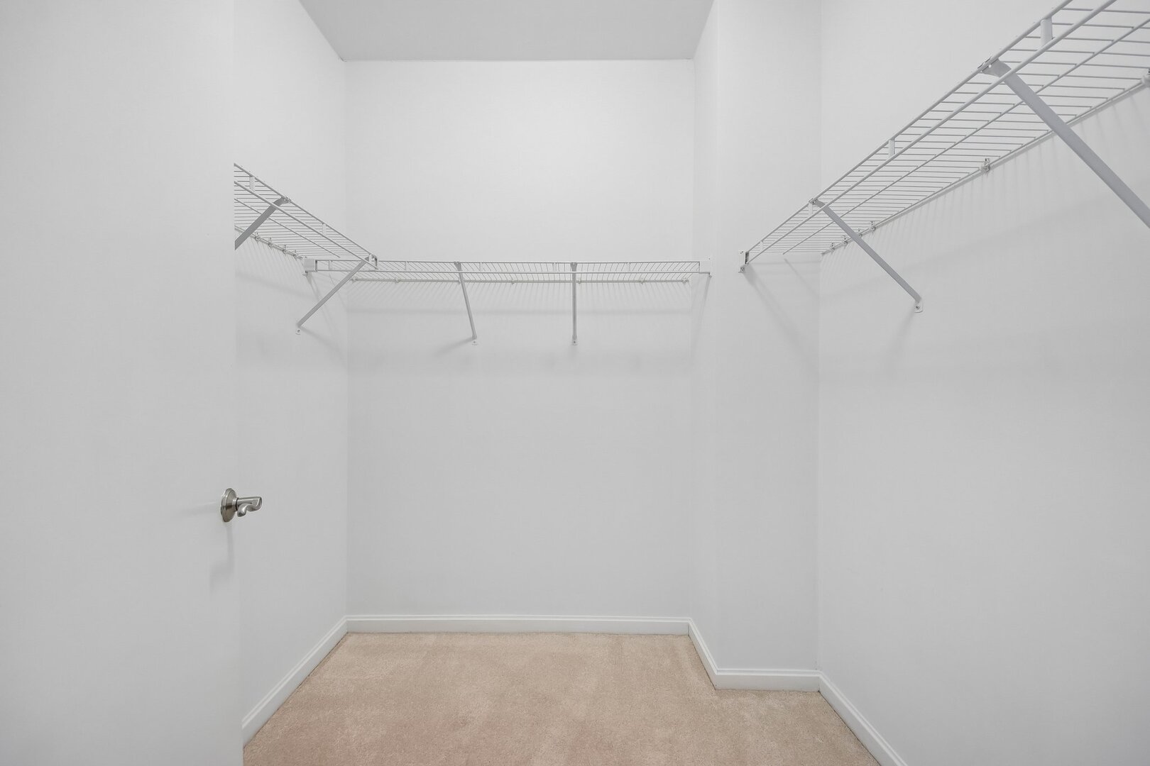 160 E ILLINOIS Street Unit: 1704