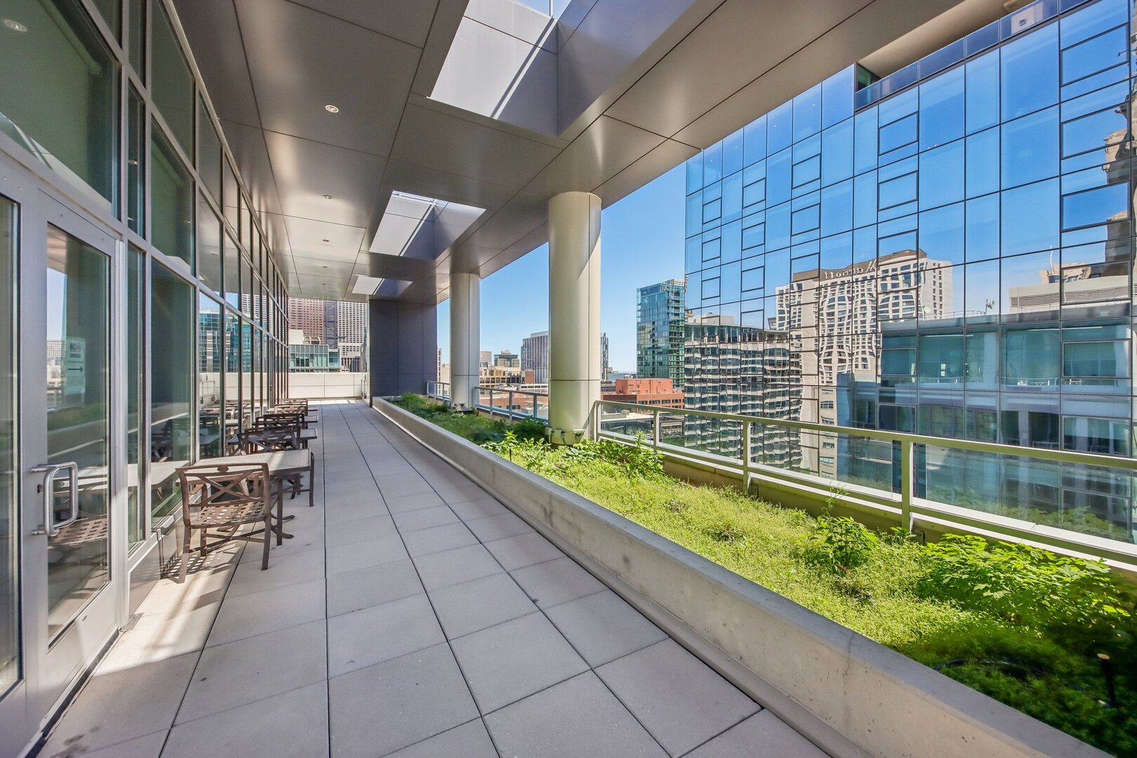 160 E ILLINOIS Street Unit: 1704