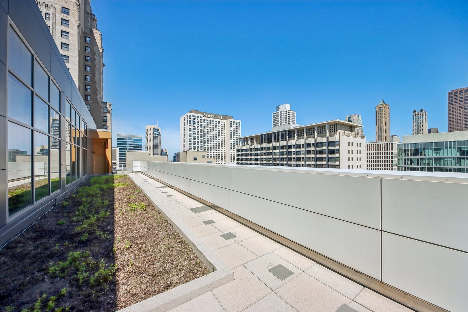 160 E ILLINOIS Street Unit: 1704