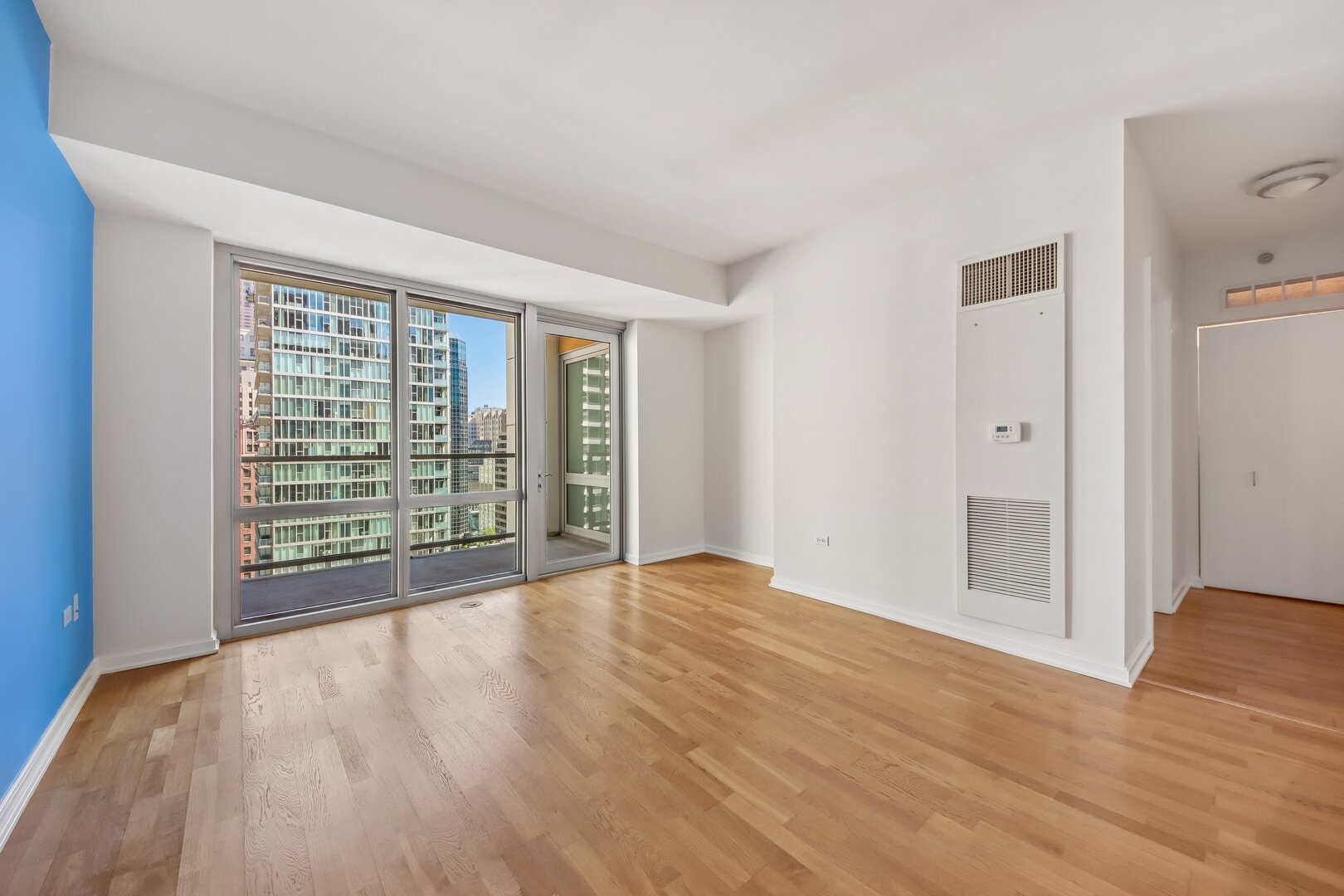 160 E ILLINOIS Street Unit: 1704