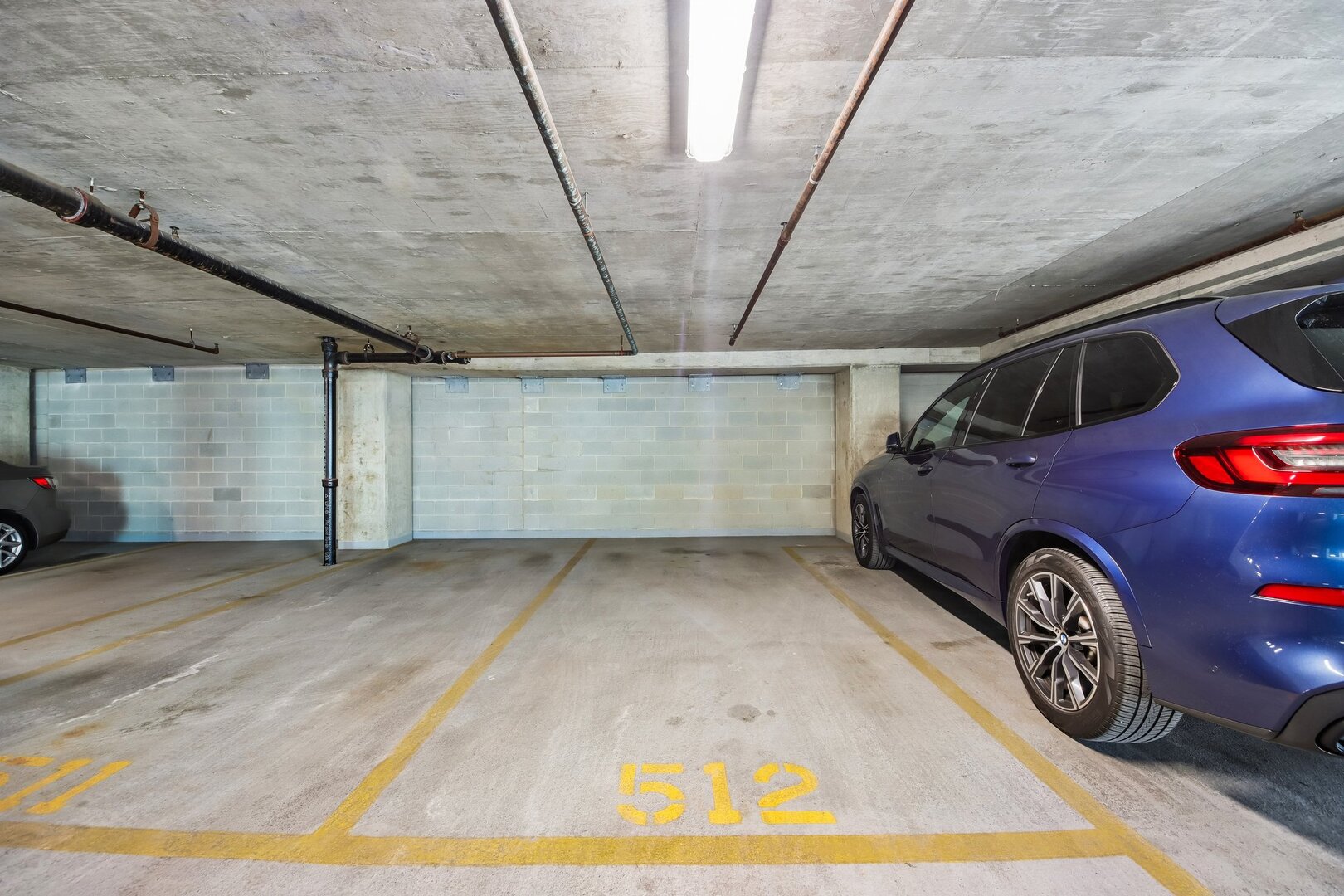 160 E ILLINOIS Street Unit: 1704