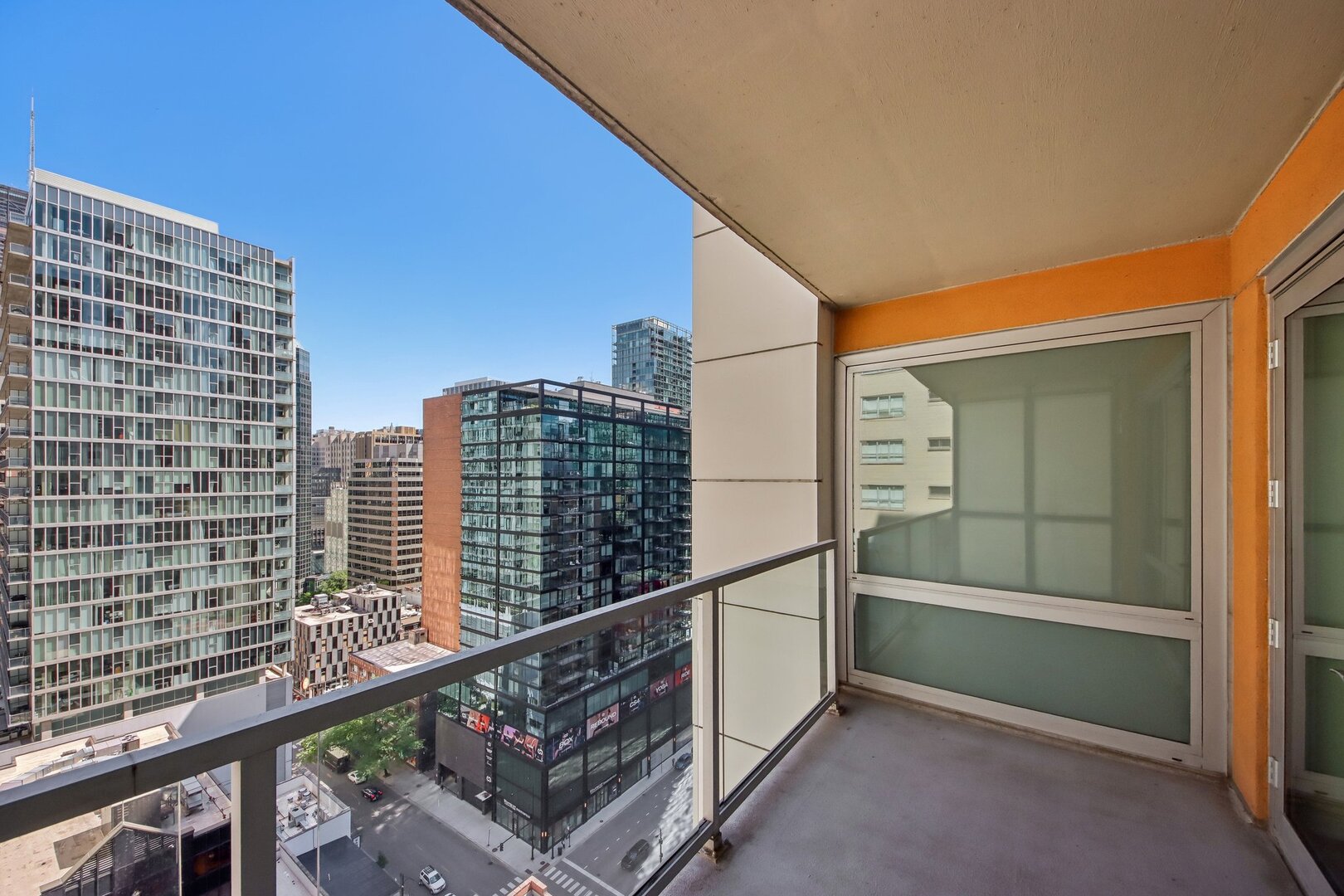 160 E ILLINOIS Street Unit: 1704