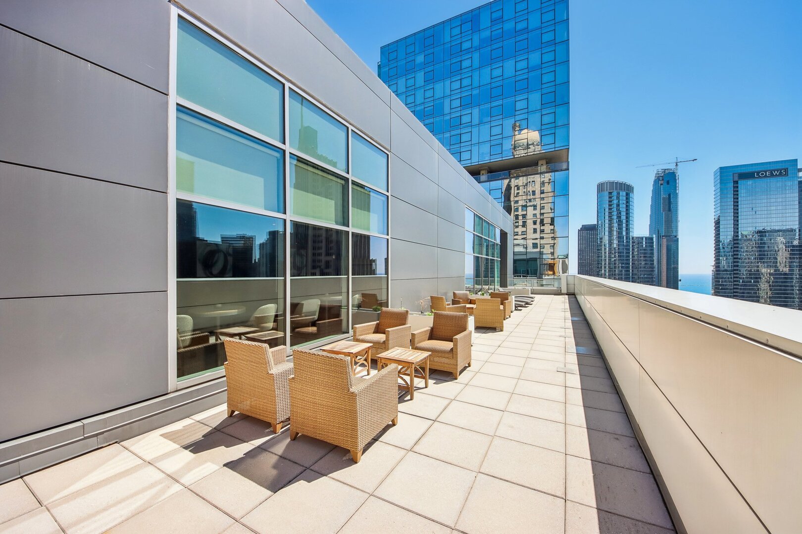 160 E ILLINOIS Street Unit: 1704