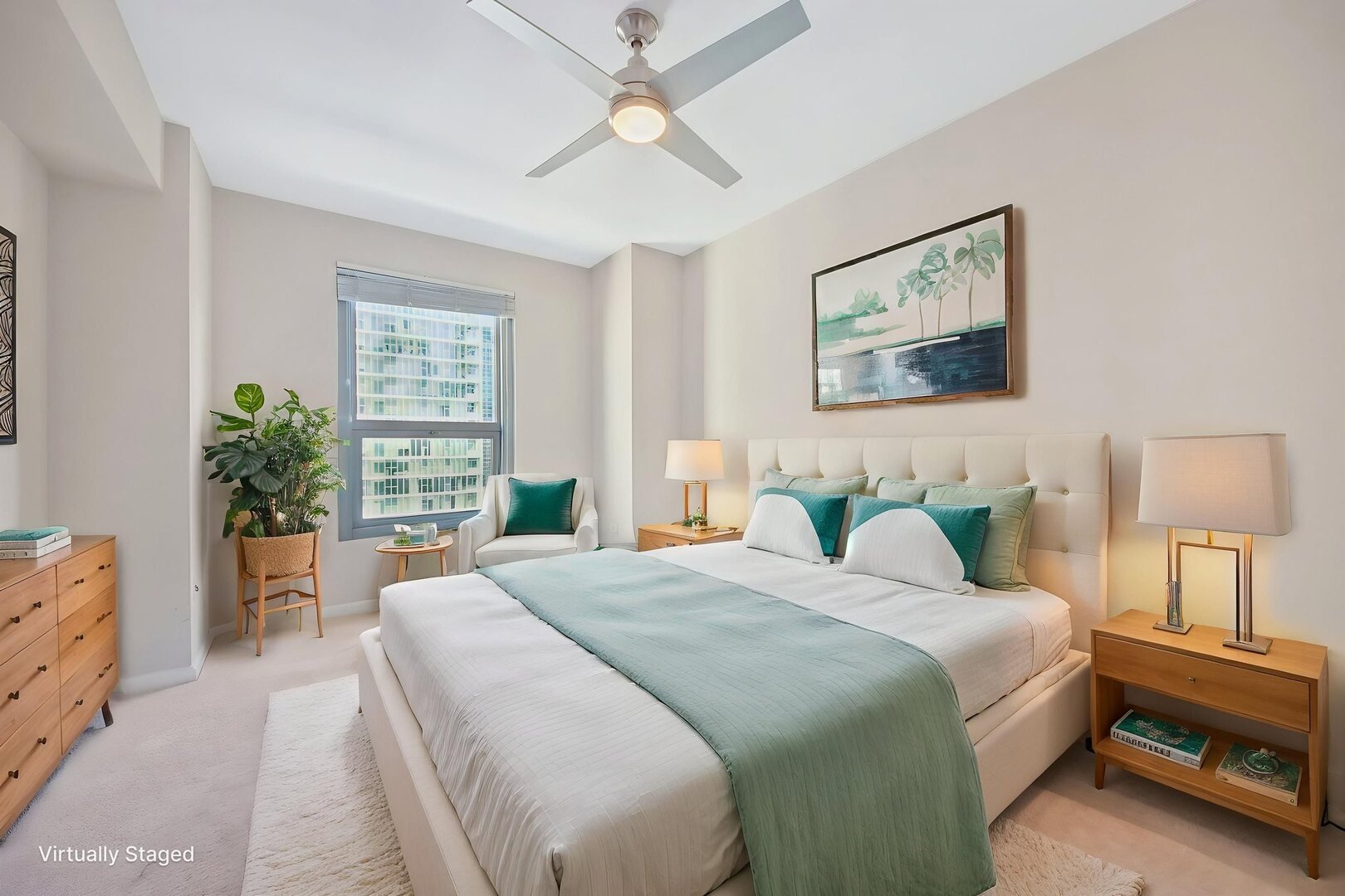 160 E ILLINOIS Street Unit: 1704