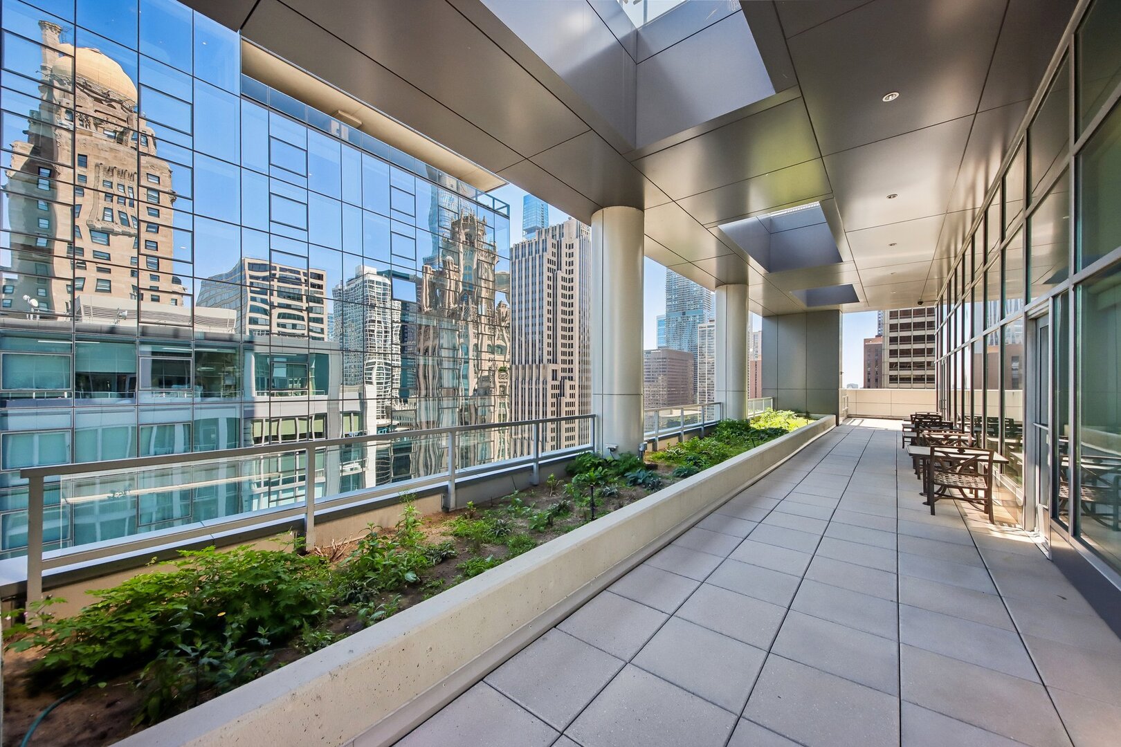 160 E ILLINOIS Street Unit: 1704