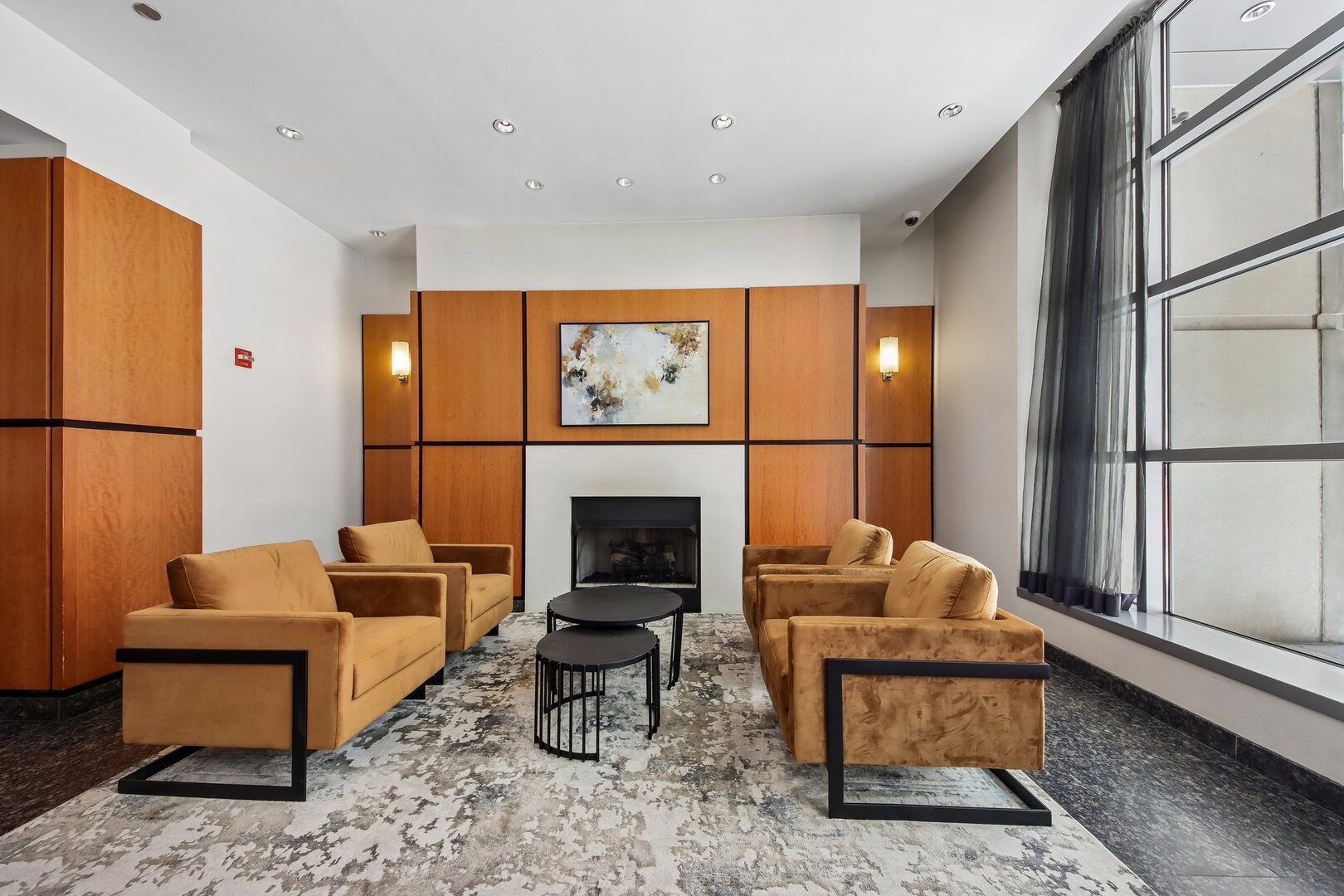 160 E ILLINOIS Street Unit: 1704