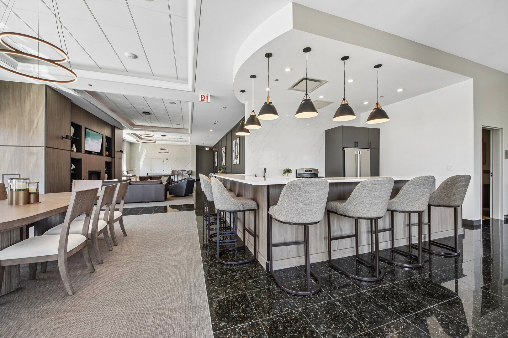 160 E ILLINOIS Street Unit: 1704