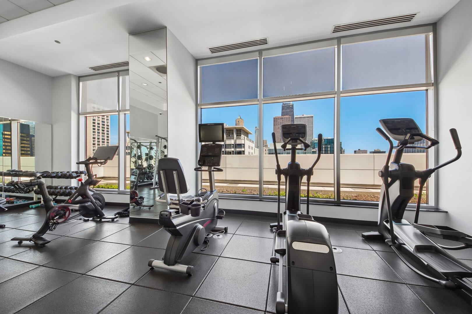 160 E ILLINOIS Street Unit: 1704