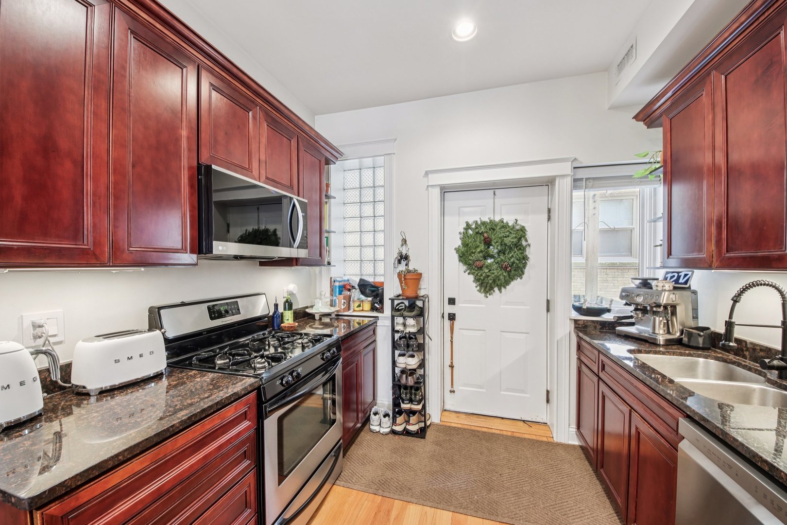 4134 N Kenmore Avenue Unit: 1