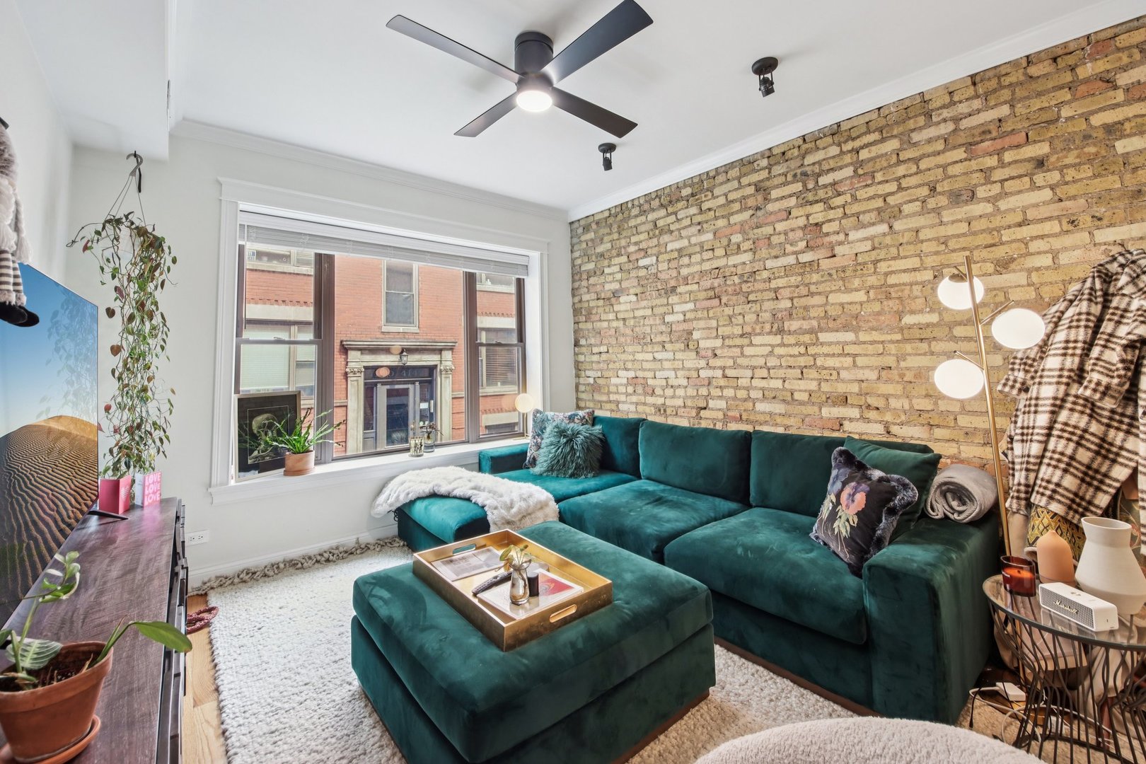 4134 N Kenmore Avenue Unit: 1