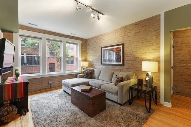 5913 N Paulina Street Unit: 2W