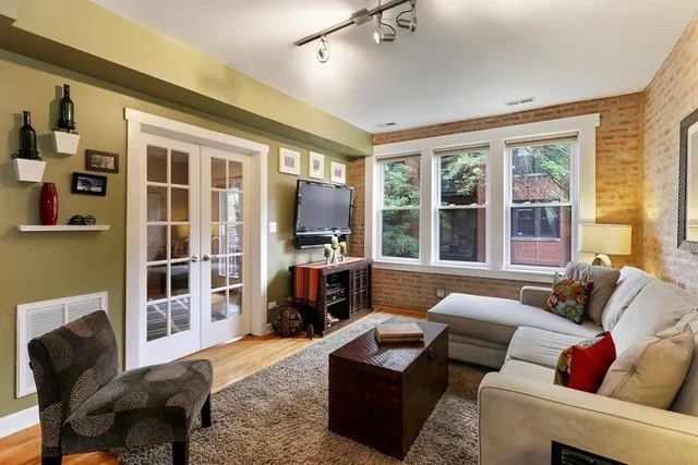 5913 N Paulina Street Unit: 2W