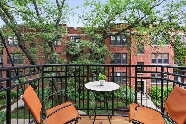 5913 N Paulina Street Unit: 2W