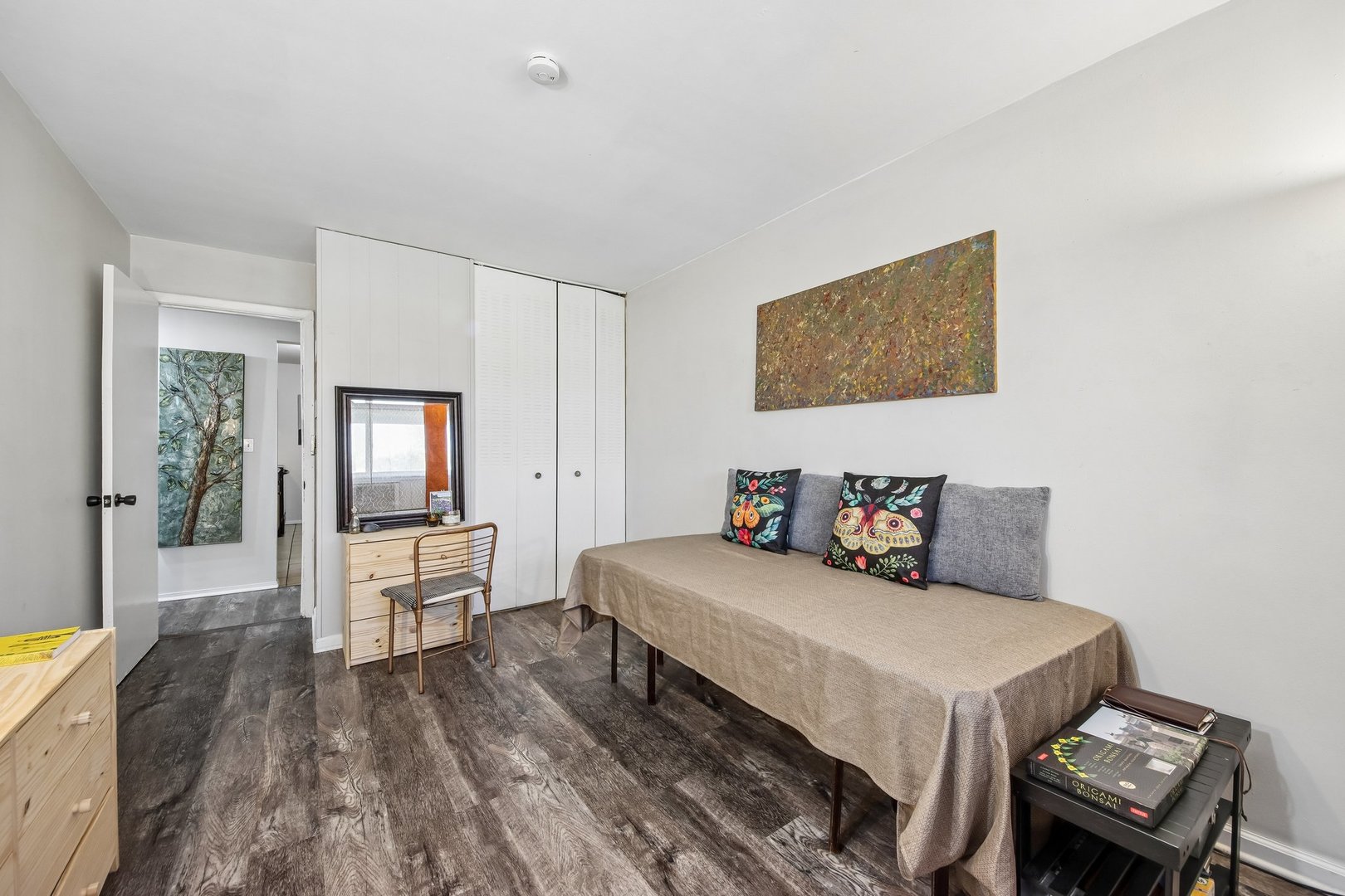 800 E Old Willow Road Unit: 208