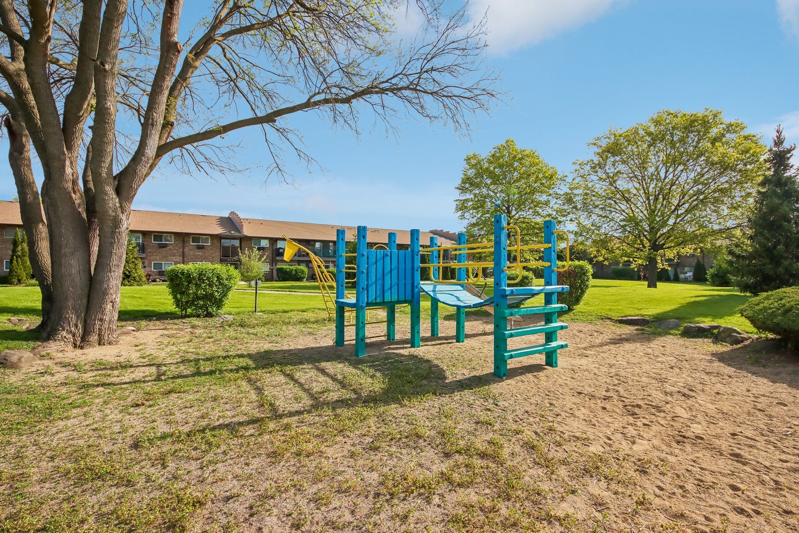 800 E Old Willow Road Unit: 208
