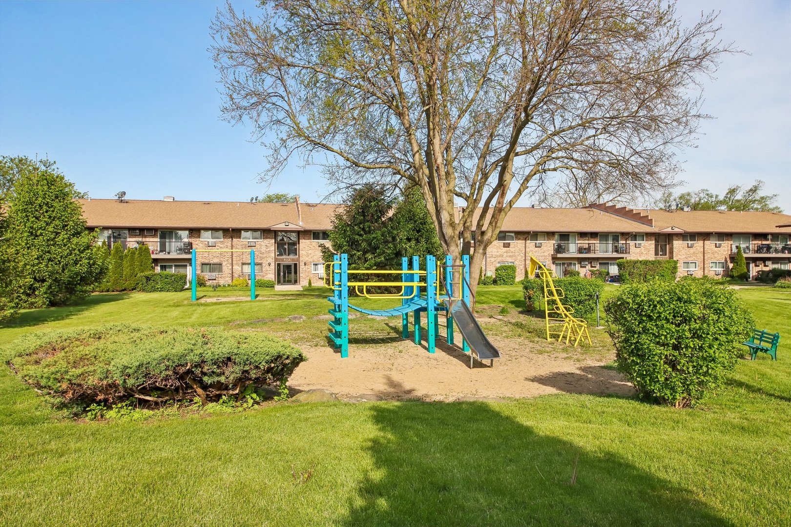 800 E Old Willow Road Unit: 208