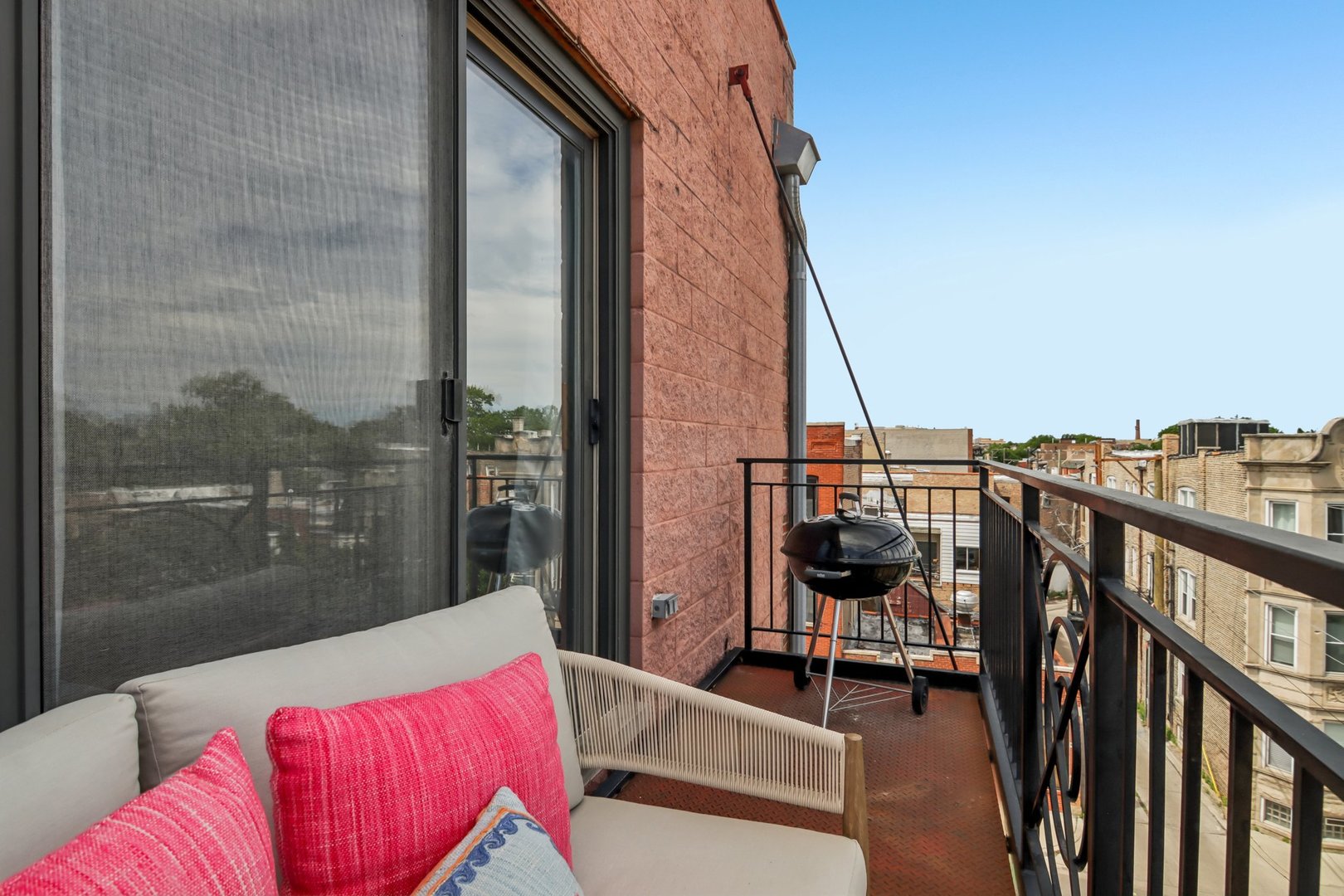1015 S Western Avenue Unit: 4