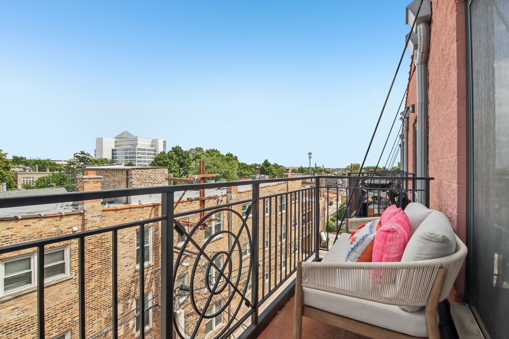 1015 S Western Avenue Unit: 4