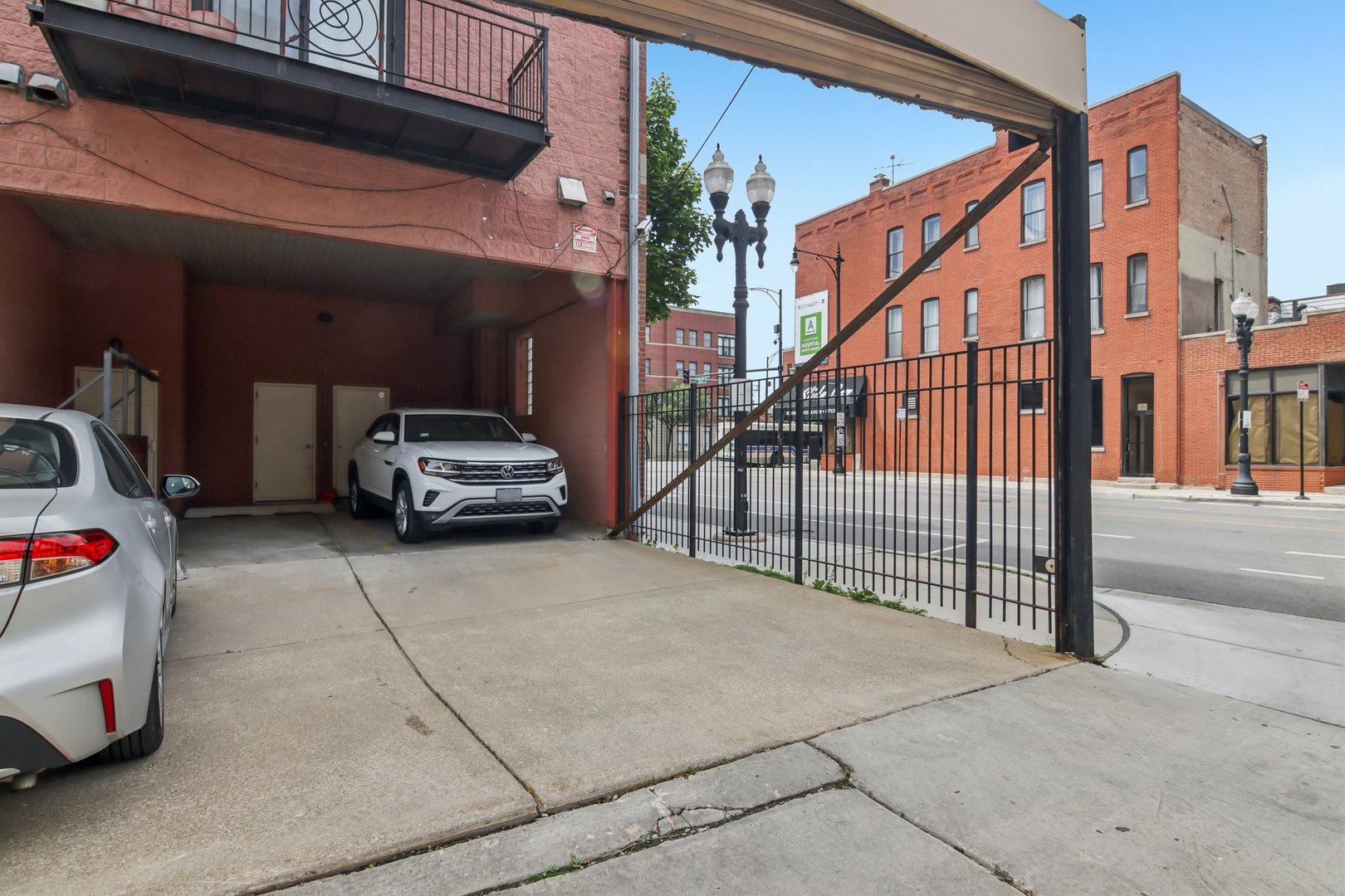 1015 S Western Avenue Unit: 4
