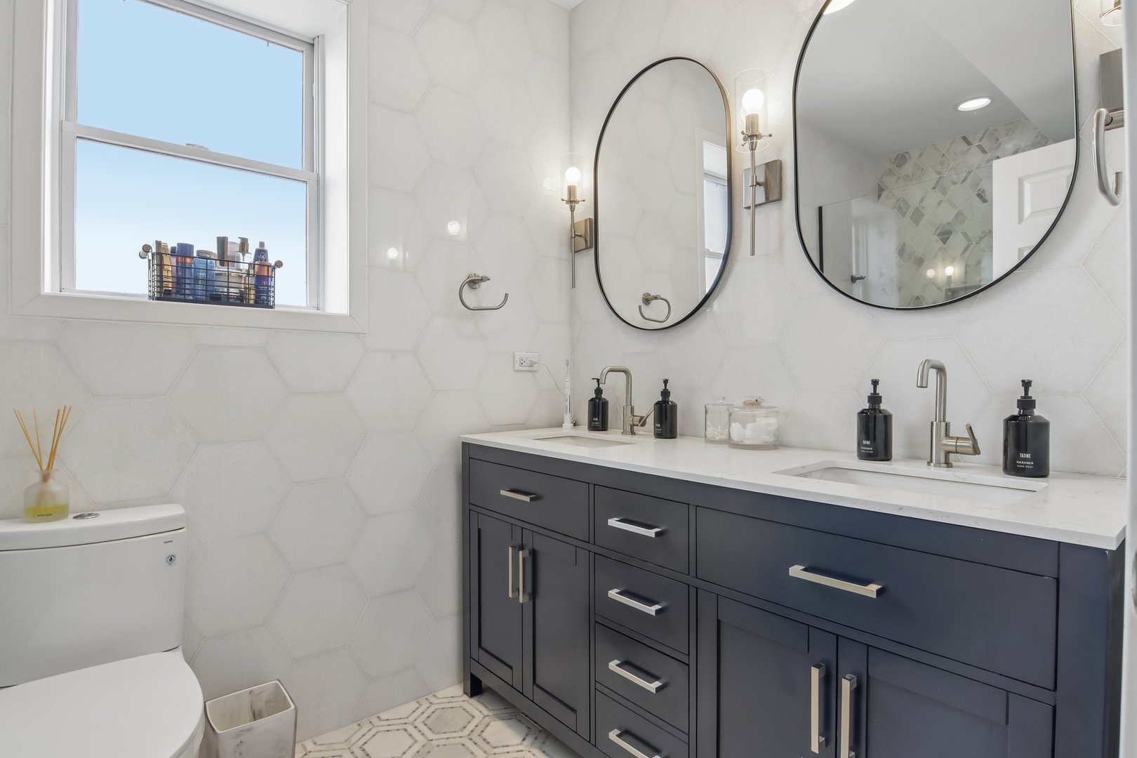 1015 S Western Avenue Unit: 4