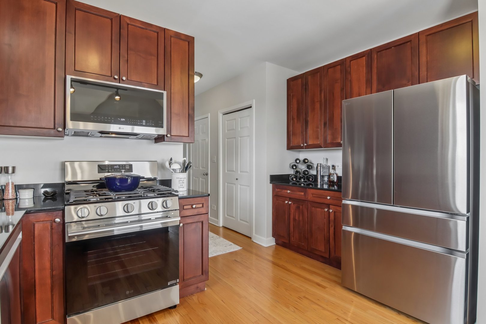 1015 S Western Avenue Unit: 4