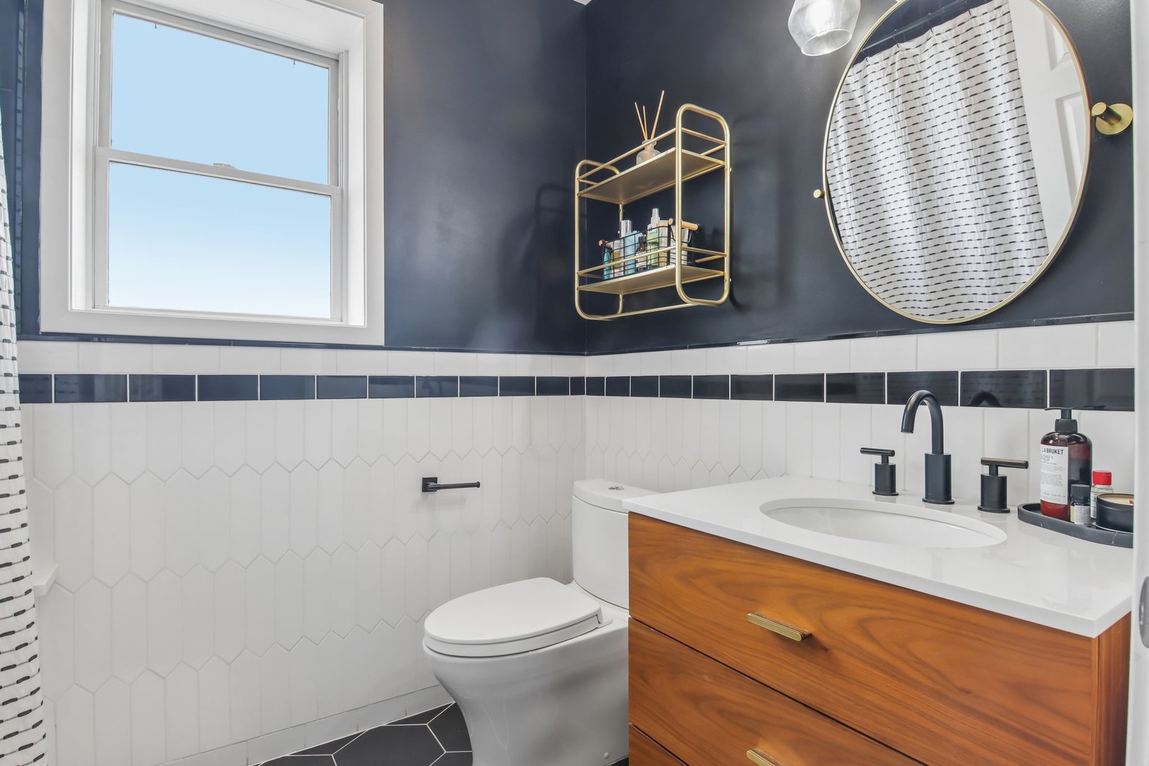 1015 S Western Avenue Unit: 4