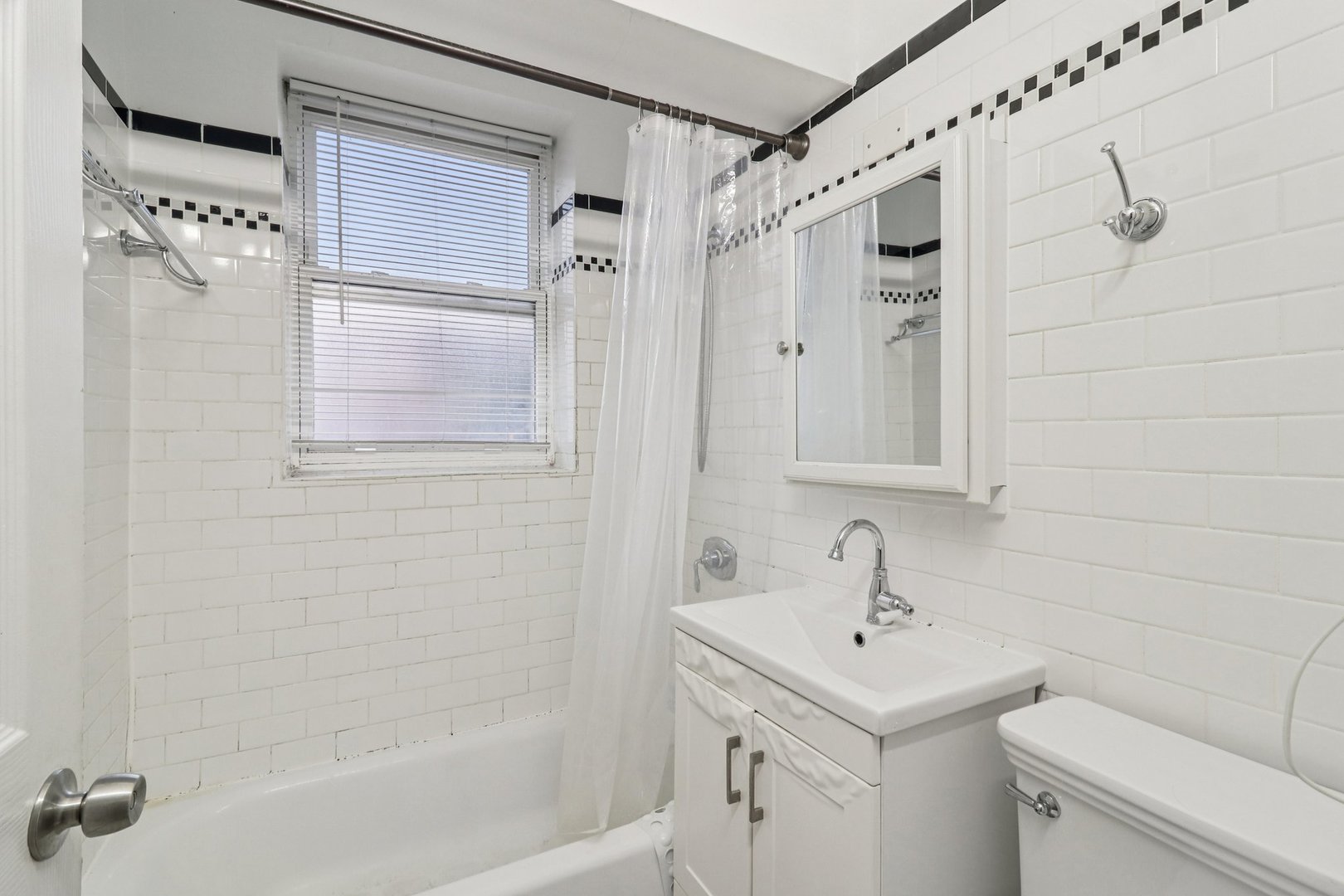 5325 N Francisco Avenue Unit: G