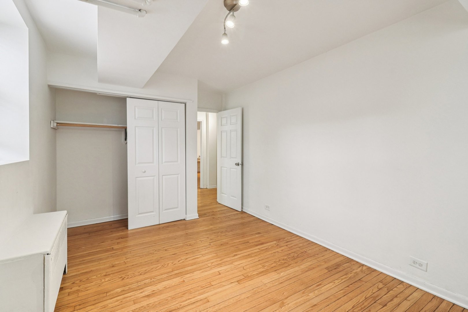 5325 N Francisco Avenue Unit: G