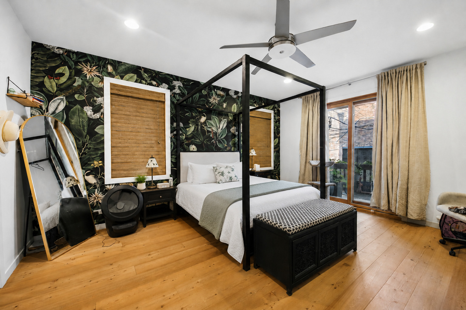 1050 N MARSHFIELD Avenue Unit: 1