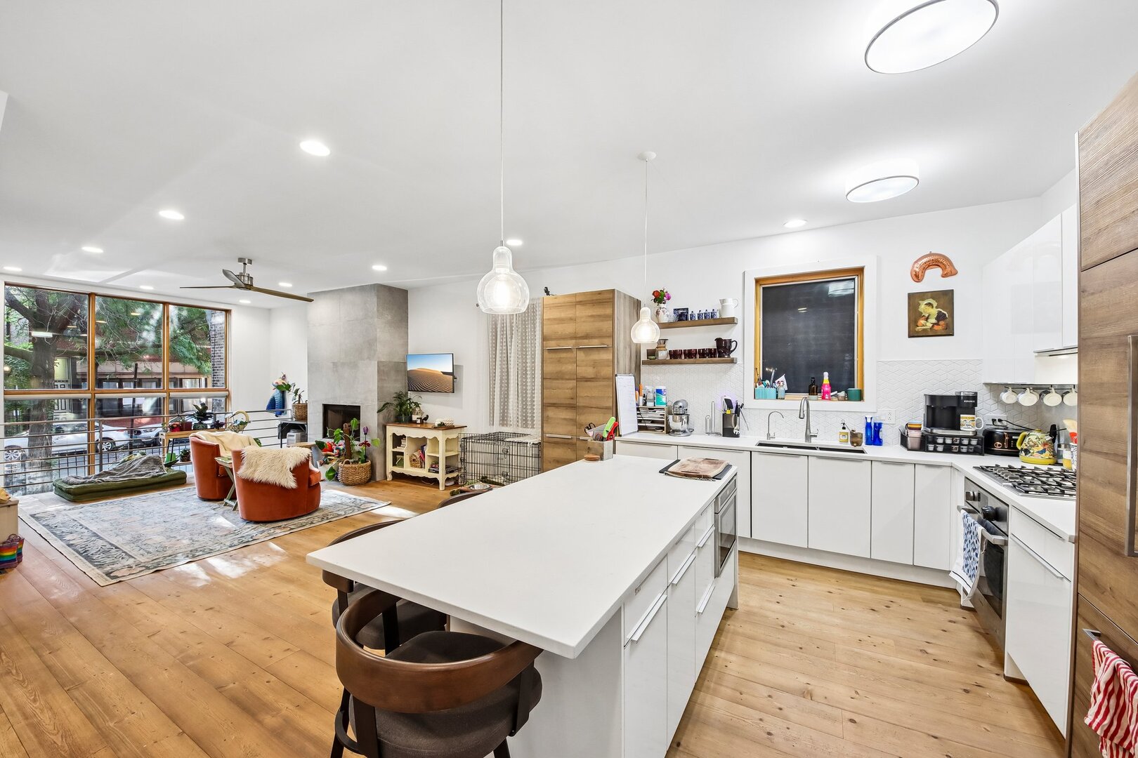 1050 N MARSHFIELD Avenue Unit: 1