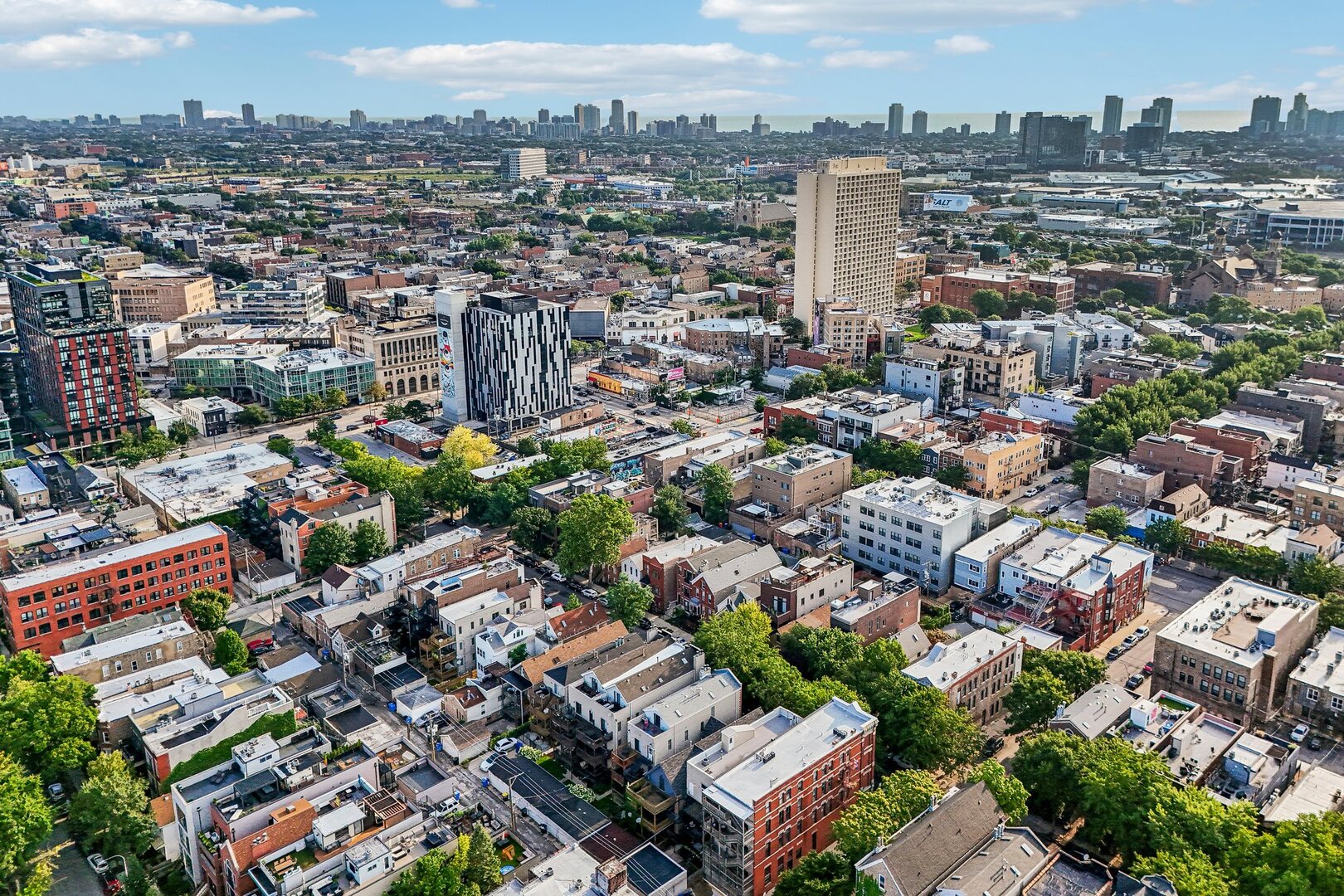 1050 N MARSHFIELD Avenue Unit: 1