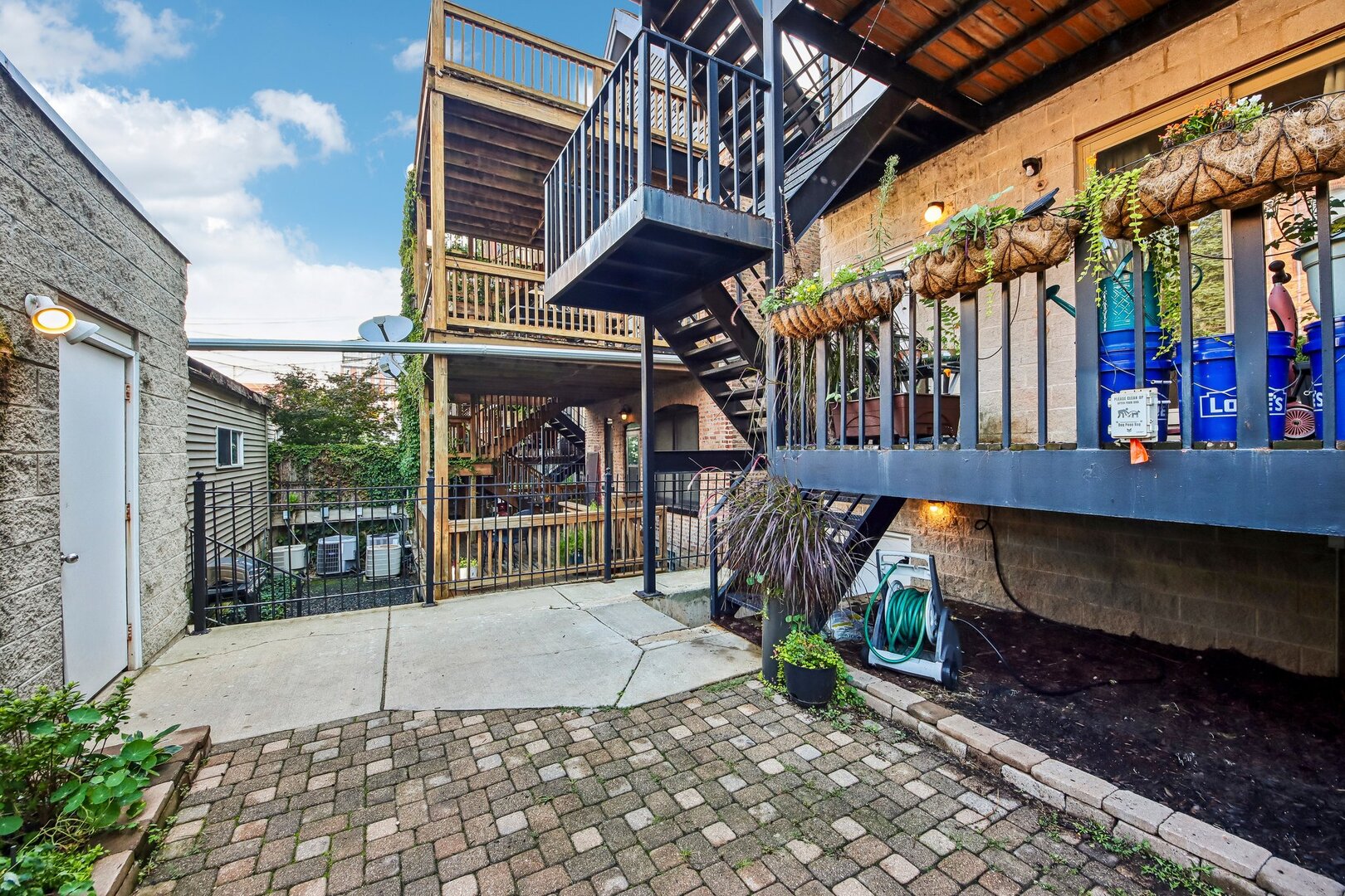 1050 N MARSHFIELD Avenue Unit: 1