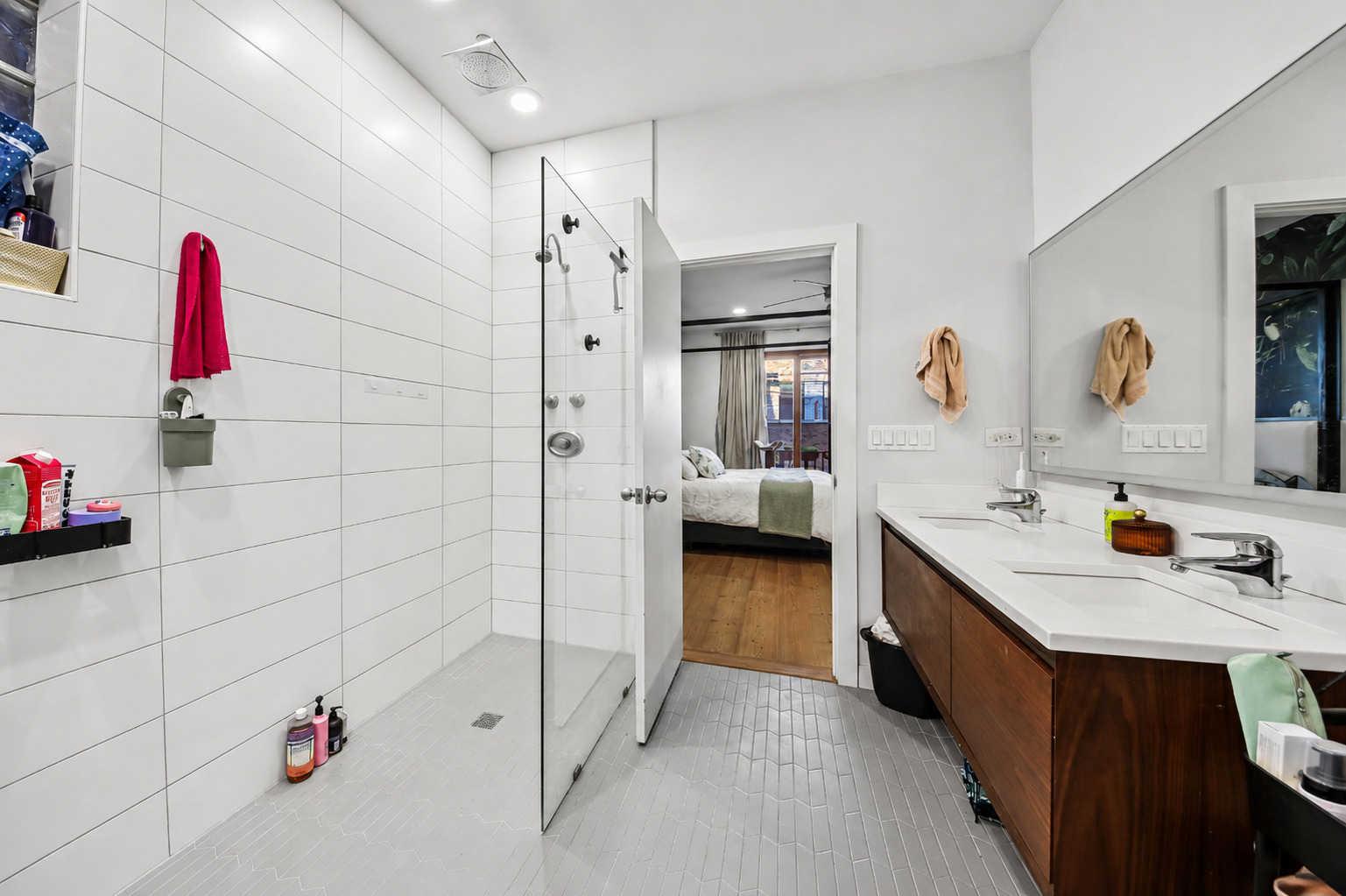1050 N MARSHFIELD Avenue Unit: 1
