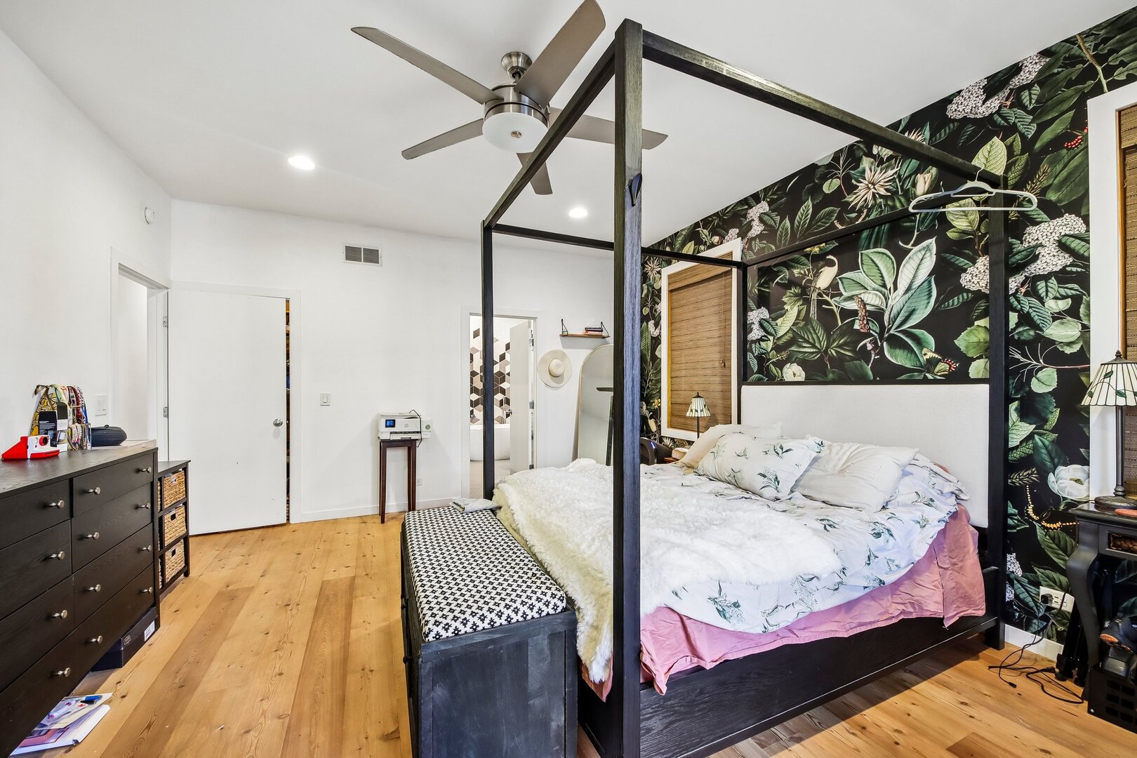 1050 N MARSHFIELD Avenue Unit: 1