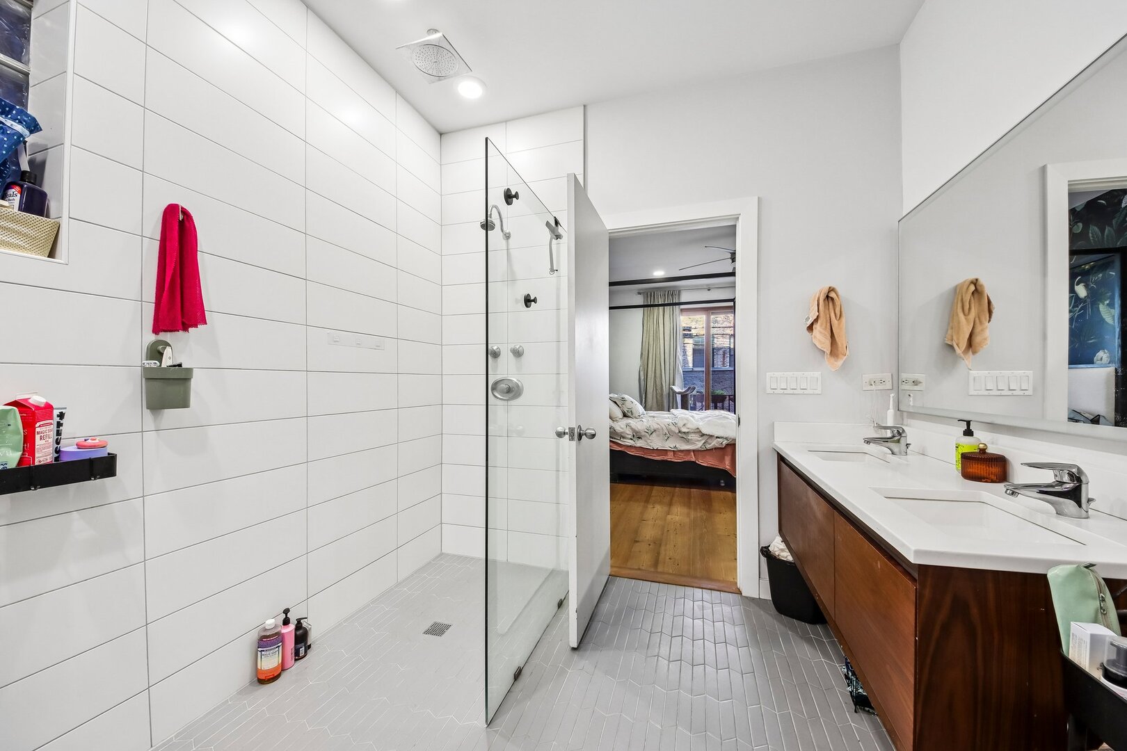 1050 N MARSHFIELD Avenue Unit: 1