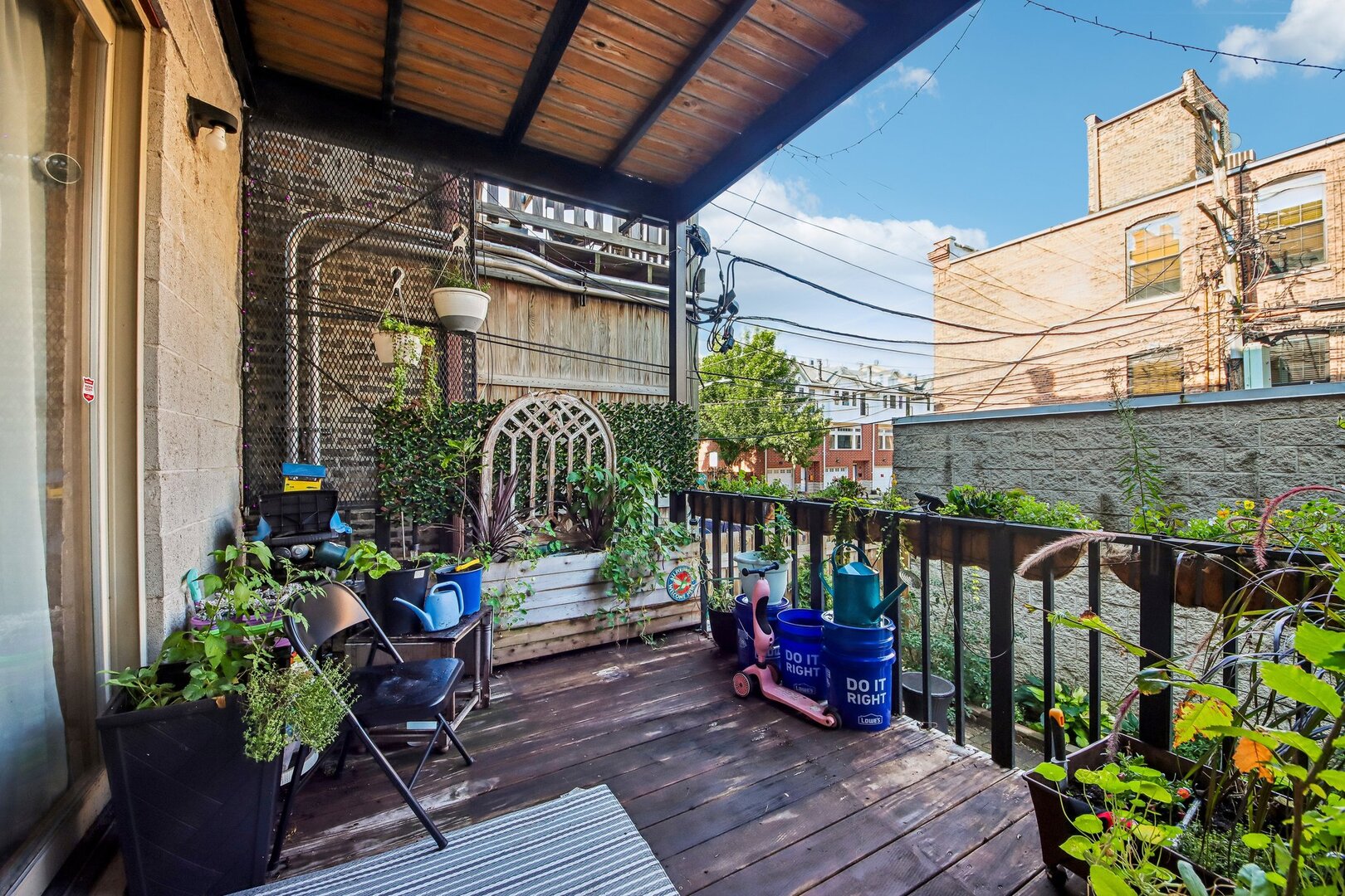 1050 N MARSHFIELD Avenue Unit: 1