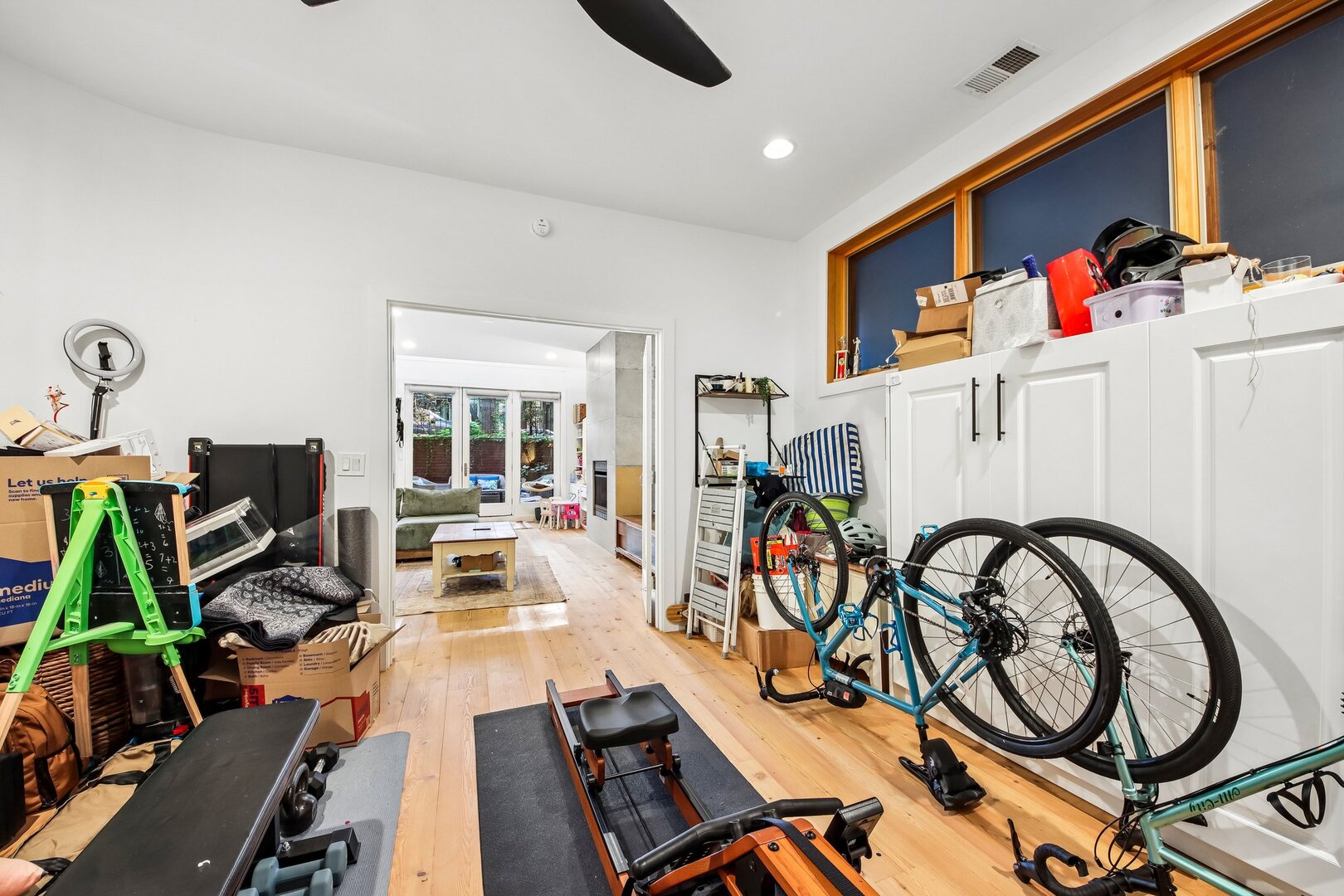 1050 N MARSHFIELD Avenue Unit: 1