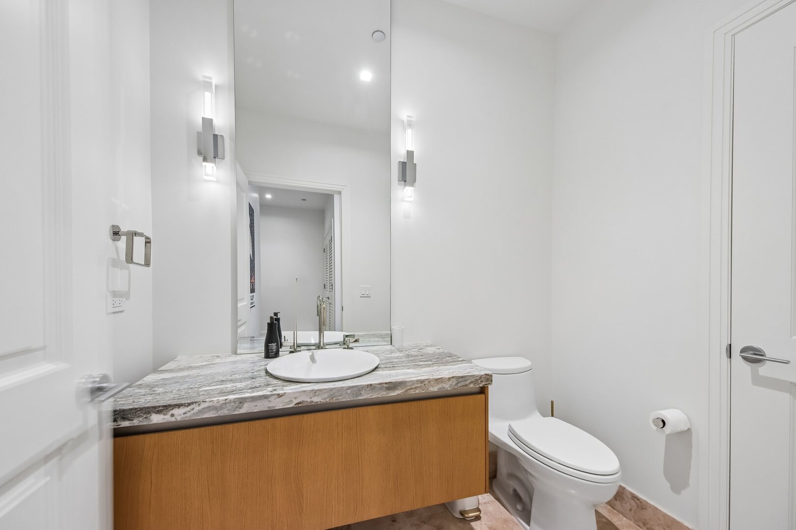 363 E Wacker Drive Unit: 4203