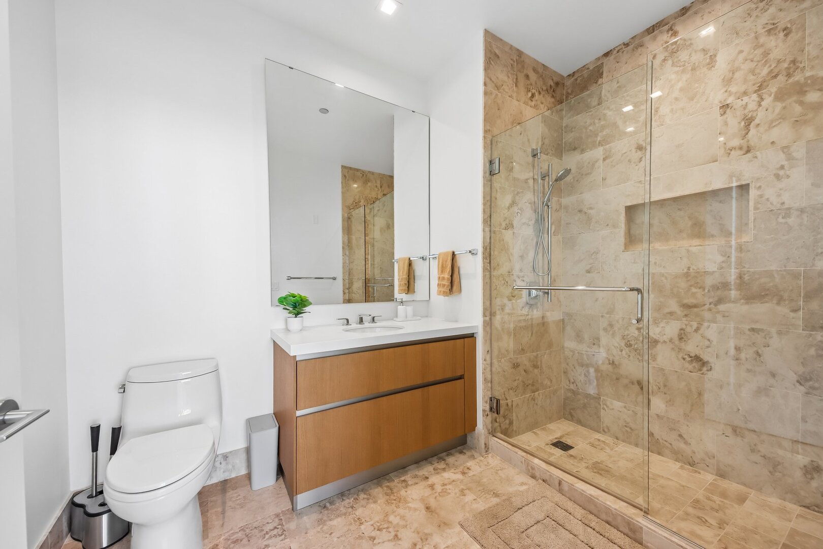 363 E Wacker Drive Unit: 4203