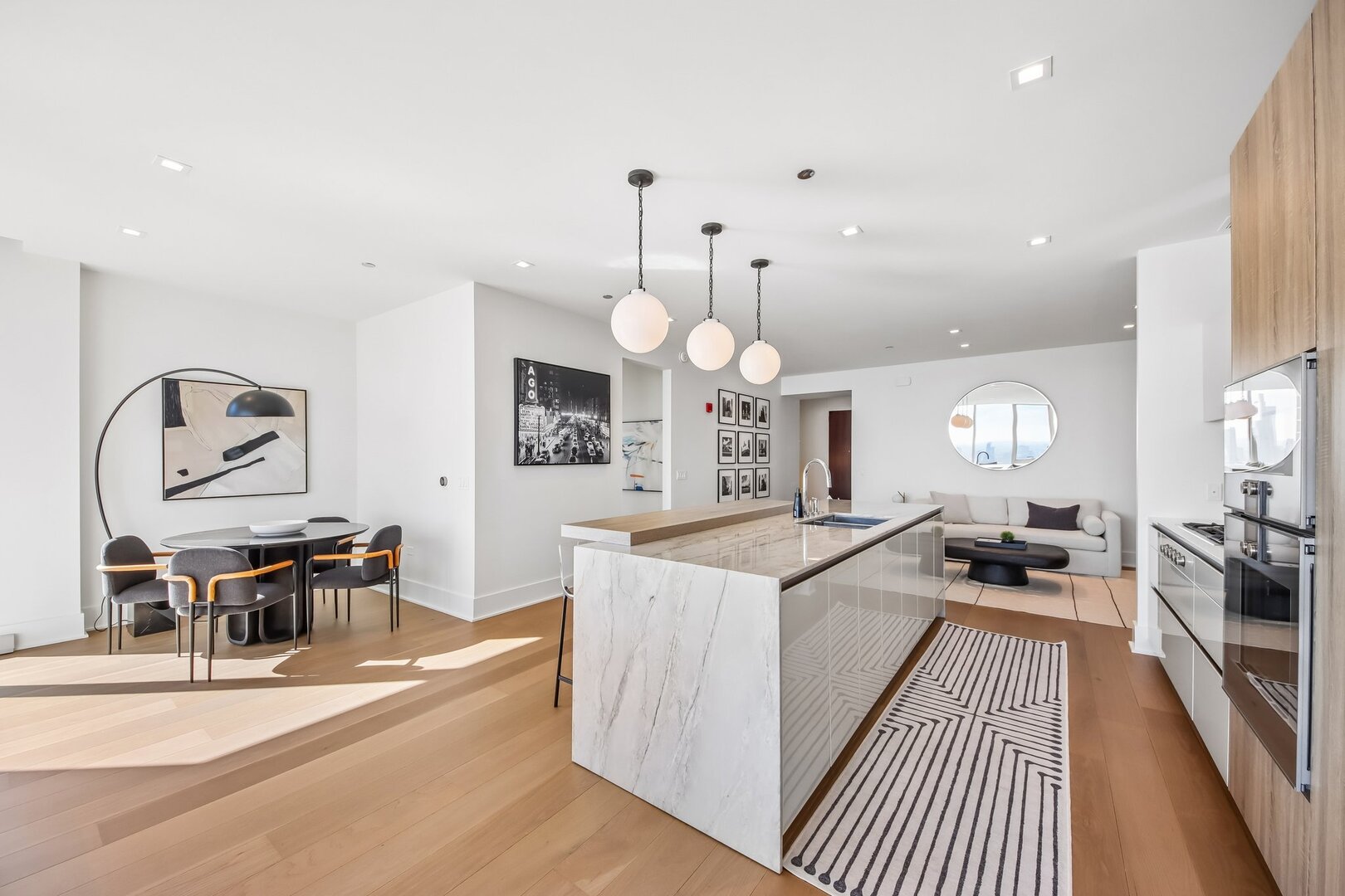 363 E Wacker Drive Unit: 4203