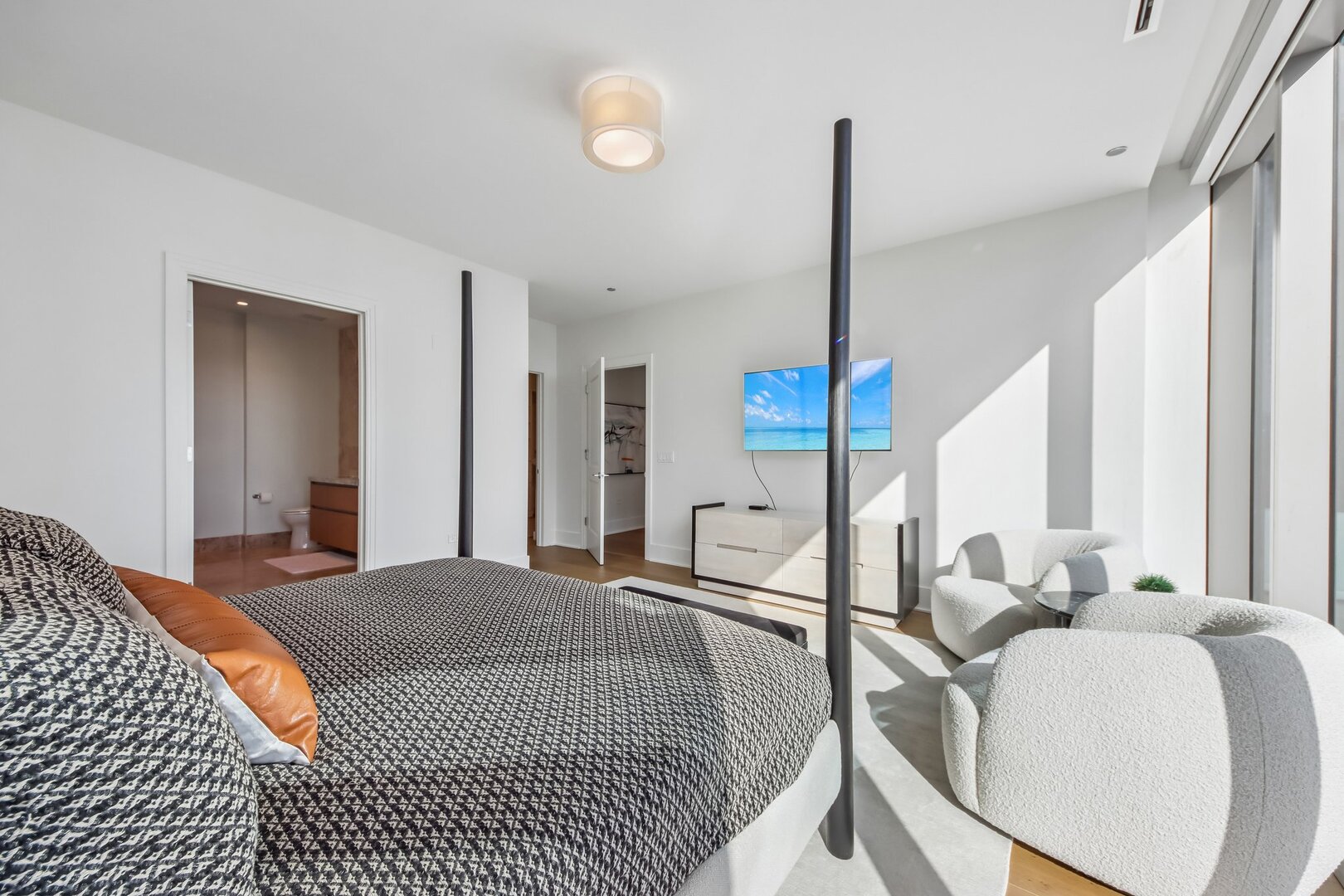 363 E Wacker Drive Unit: 4203