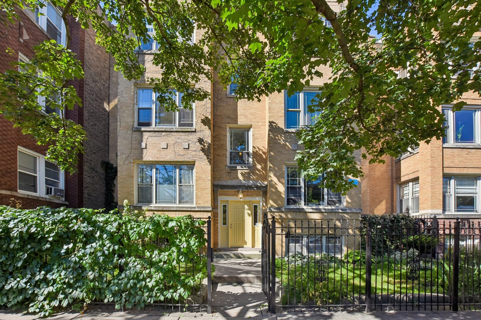 4942 N SPAULDING Avenue Unit: 3S