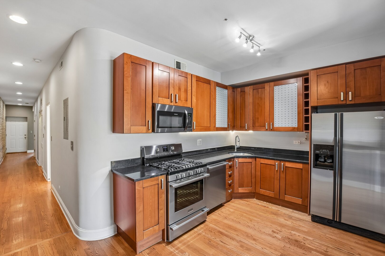 4942 N SPAULDING Avenue Unit: 3S