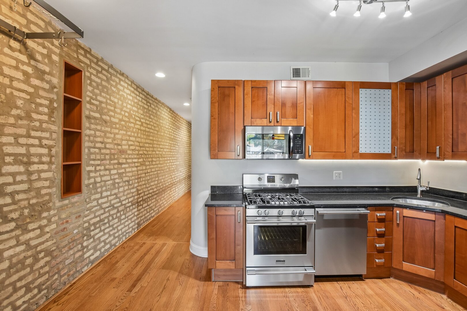4942 N SPAULDING Avenue Unit: 3S
