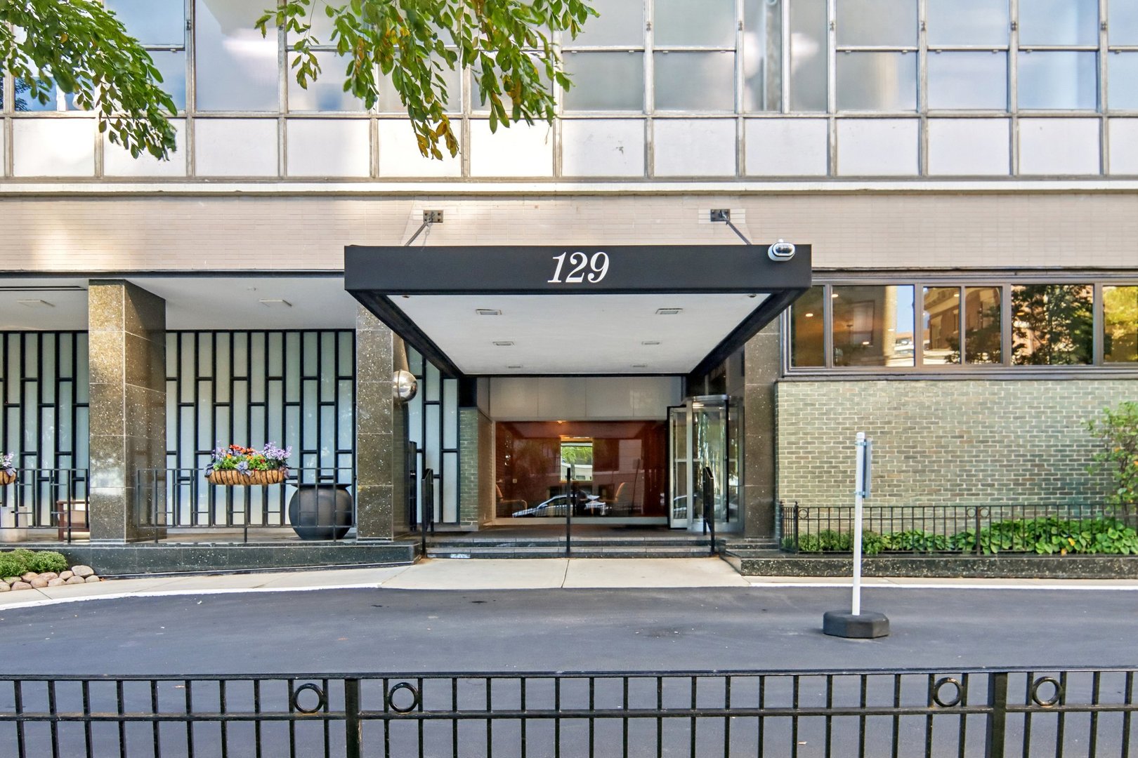 1000 N Lake Shore Drive Unit: 1604