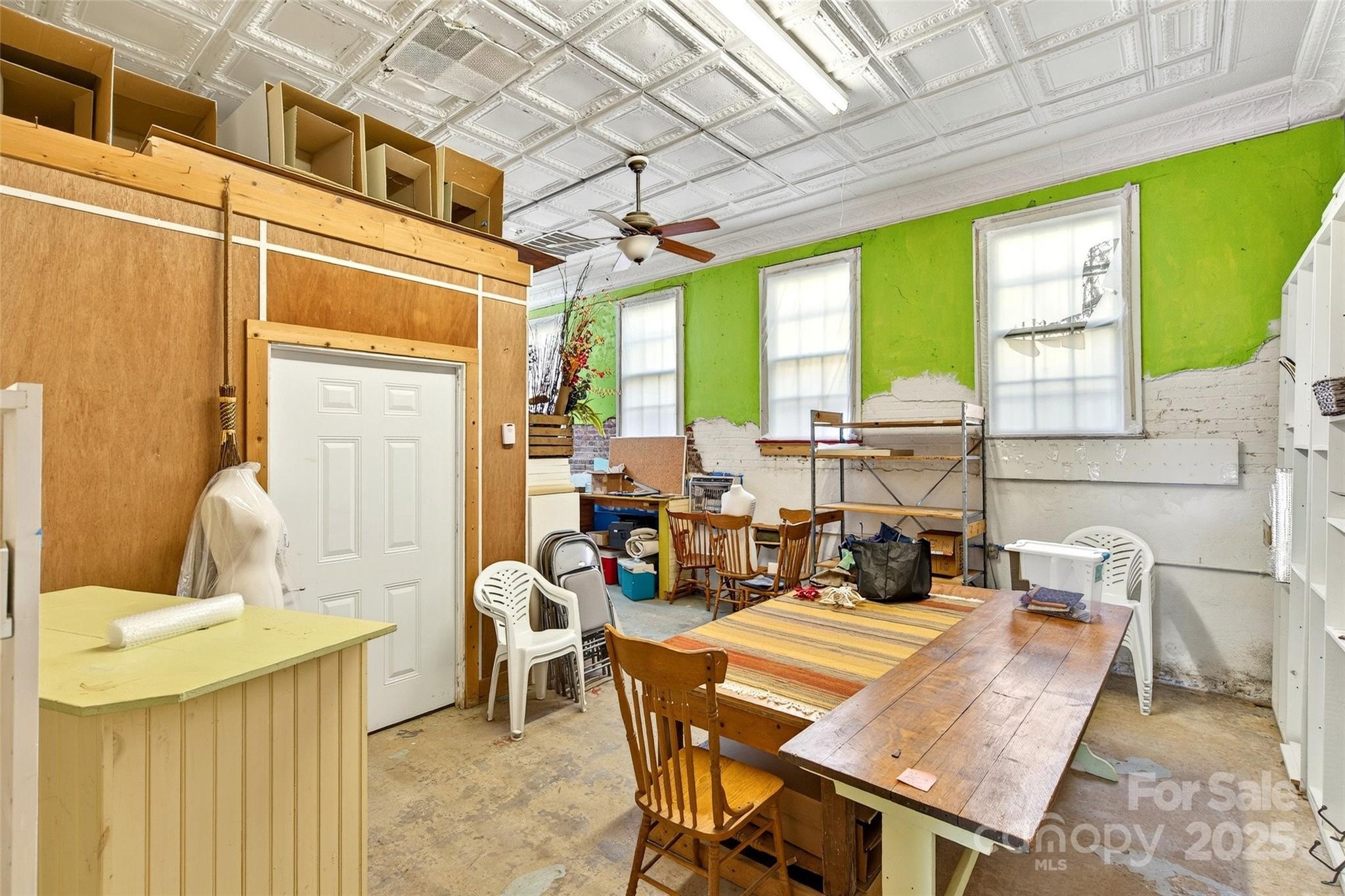 37 N Mitchell Avenue